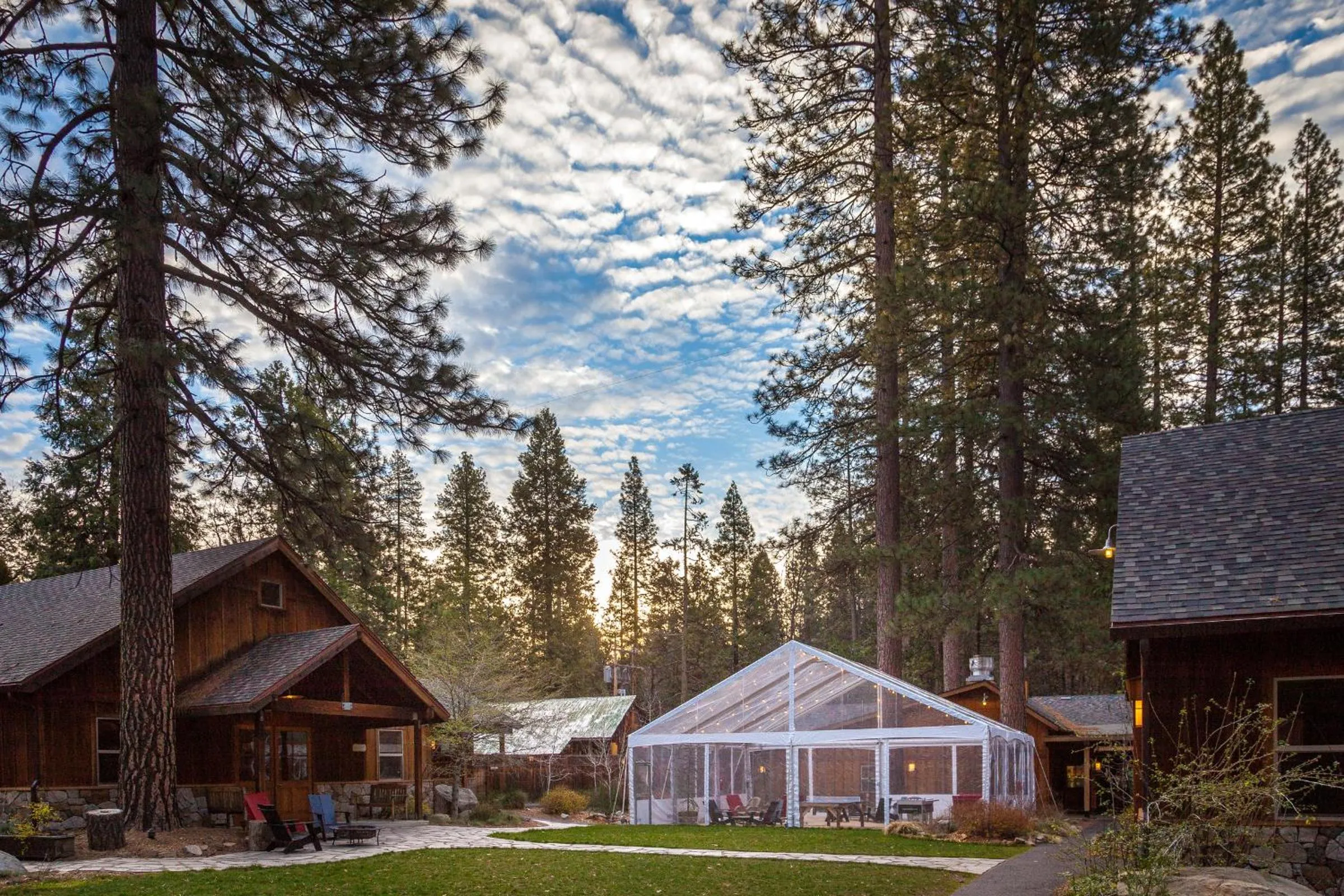 Property building in Evergreen Lodge at Yosemite