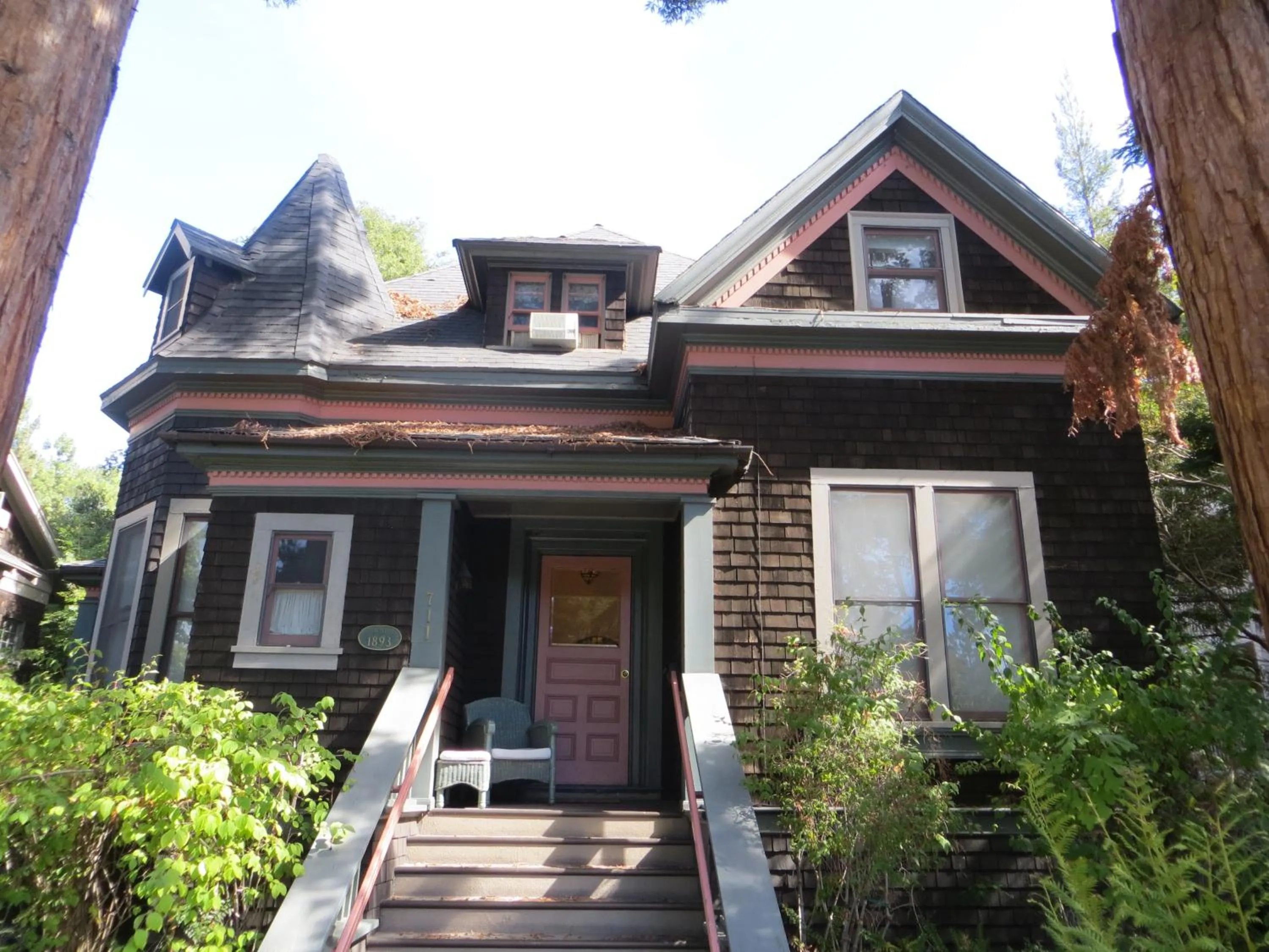 Facade/entrance in Cowper Inn