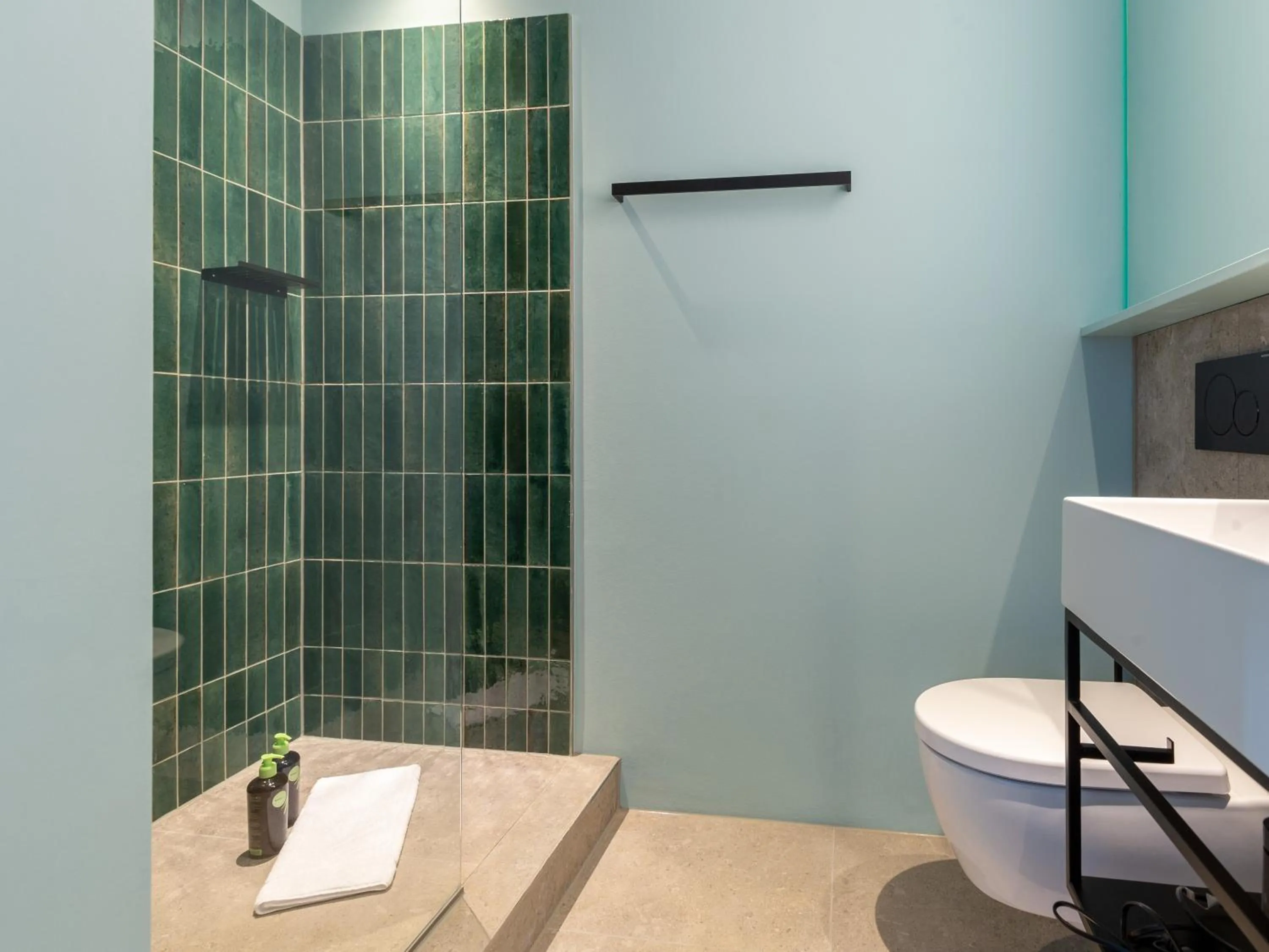 Shower in Limehome Rottenburg am Neckar Poststraße