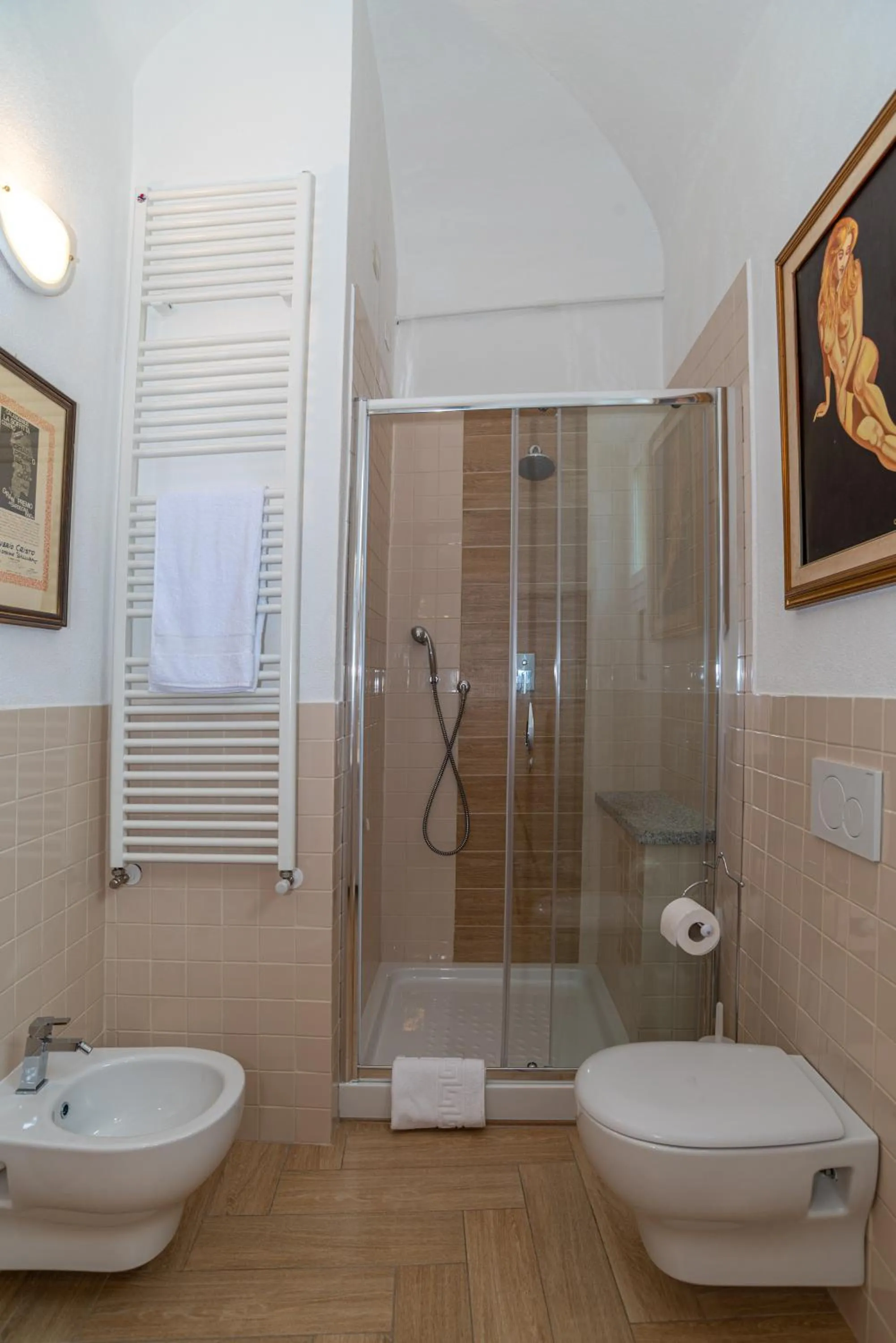 Shower in La casa del pittore