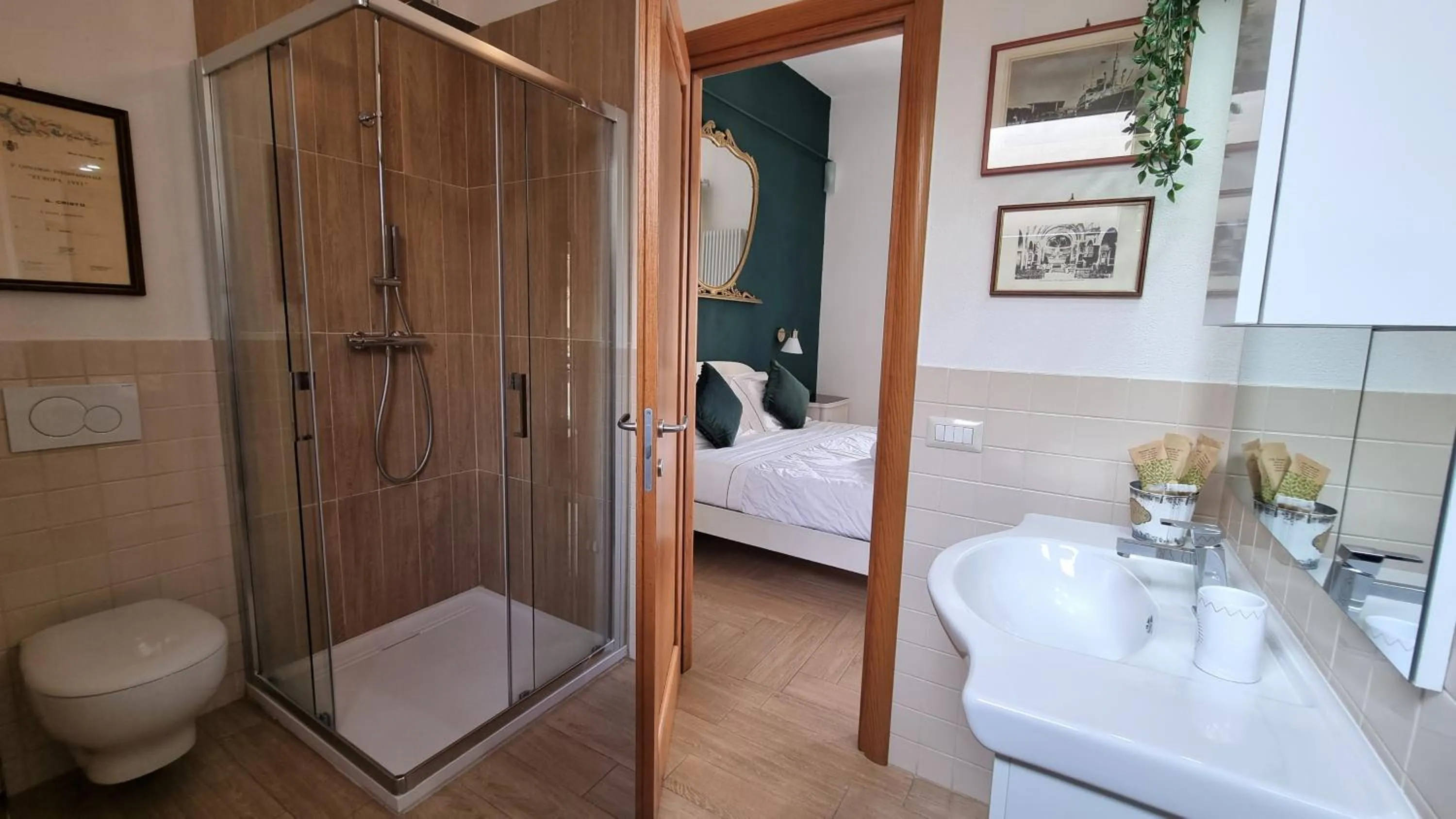 Shower in La casa del pittore