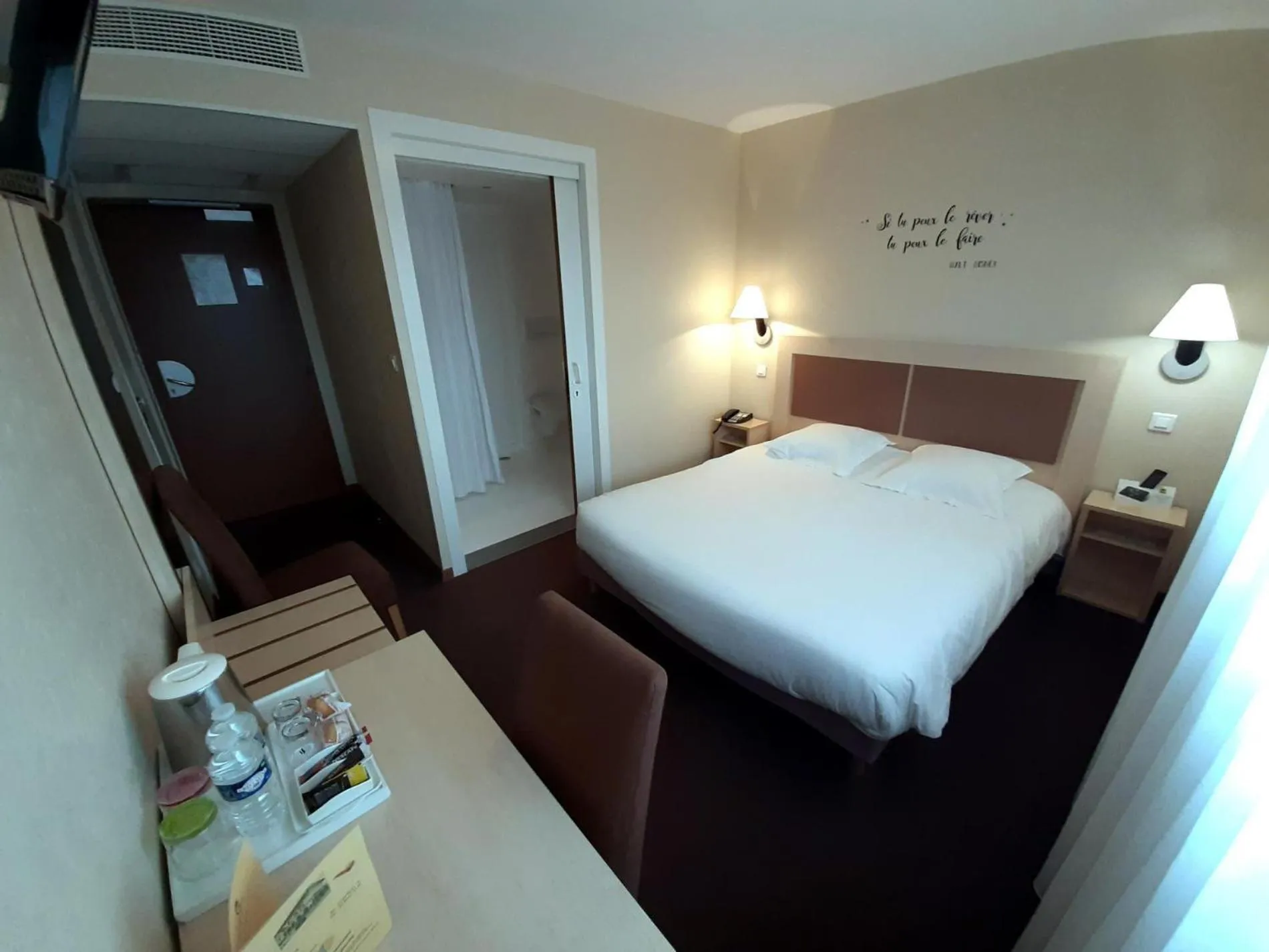 Photo of the whole room, Bed in Cit'Hotel Talencia