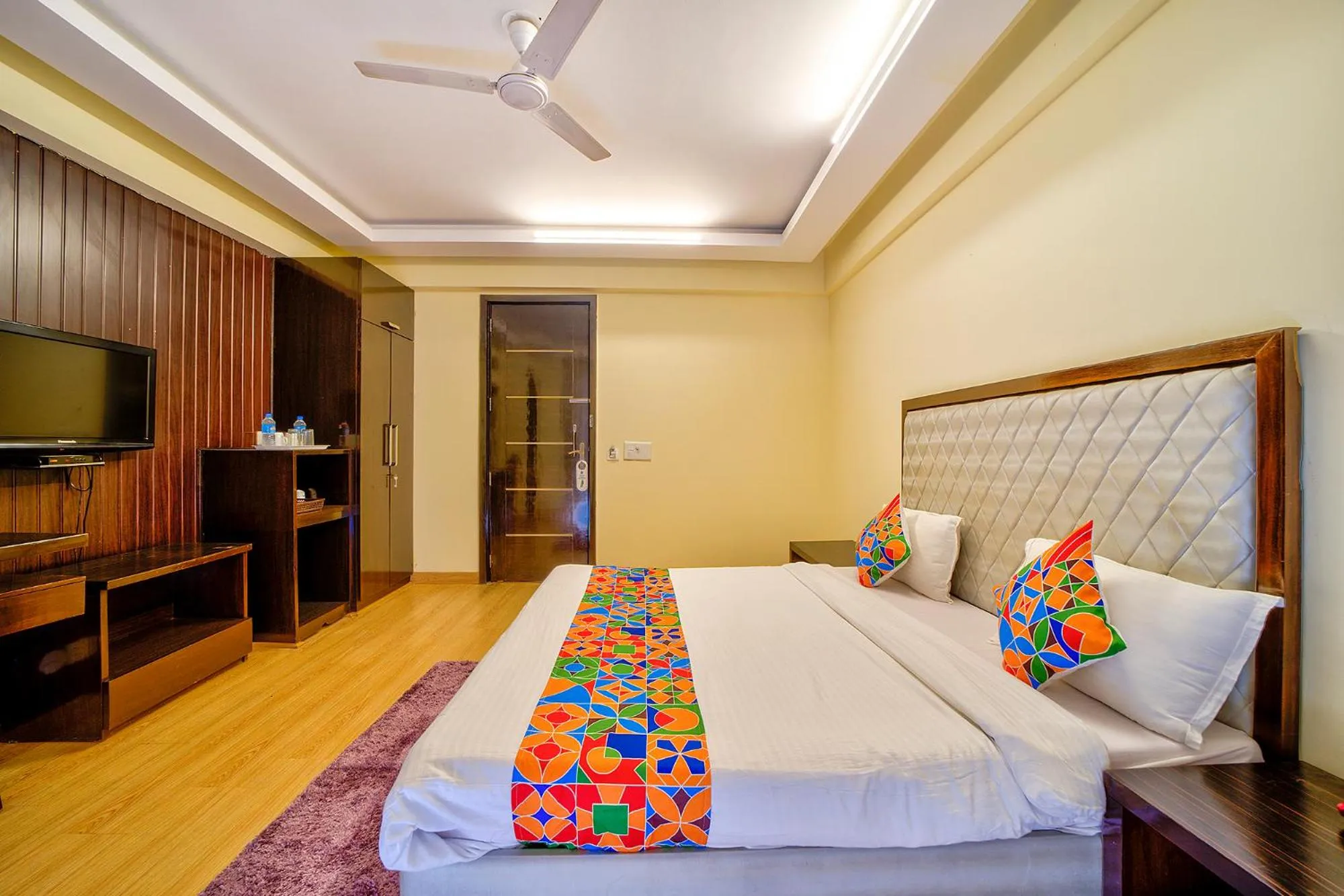 Communal lounge/ TV room, Bed in FabHotel Rivlet