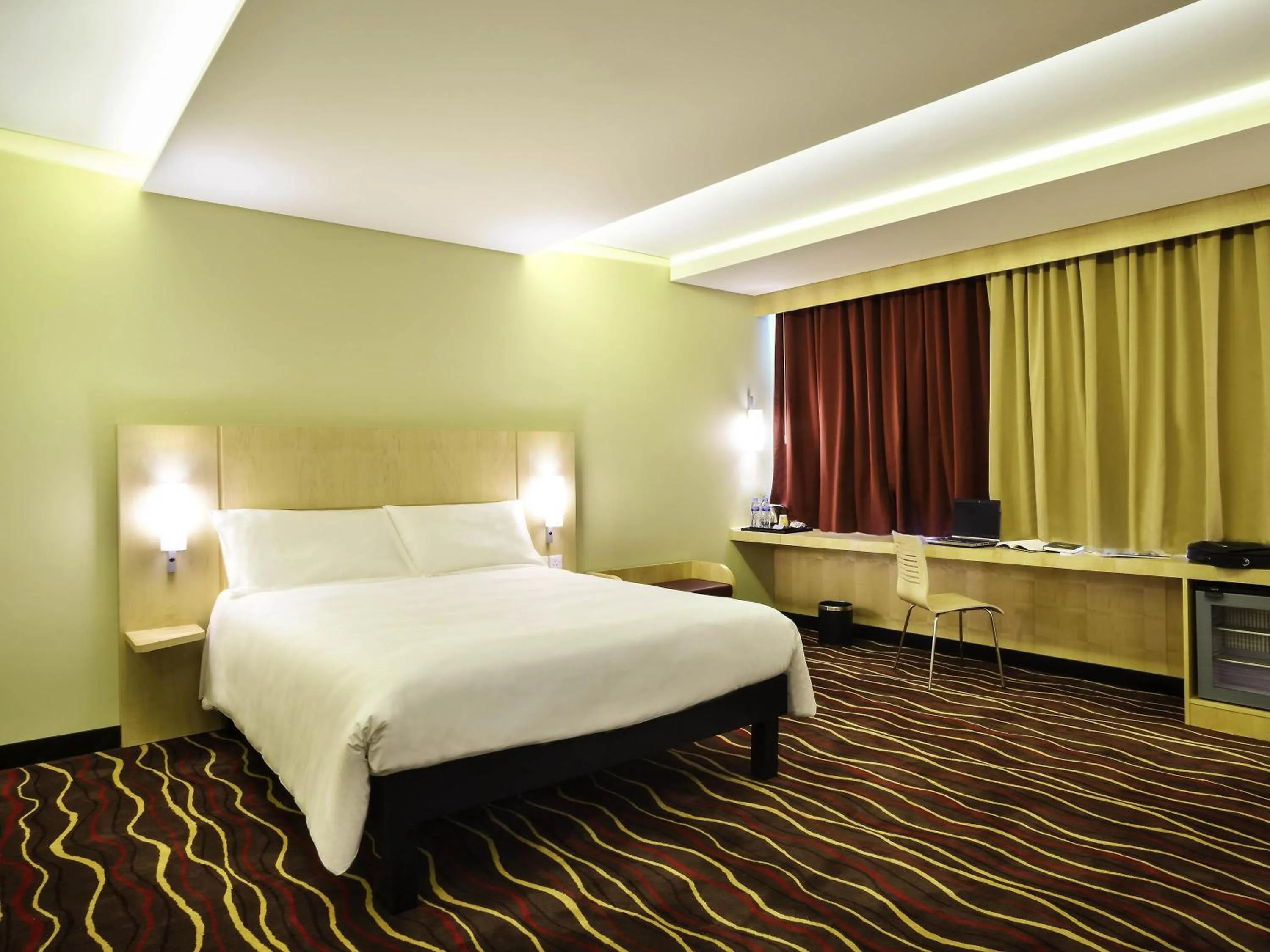 Bedroom, Bed in ibis Kuwait Salmiya