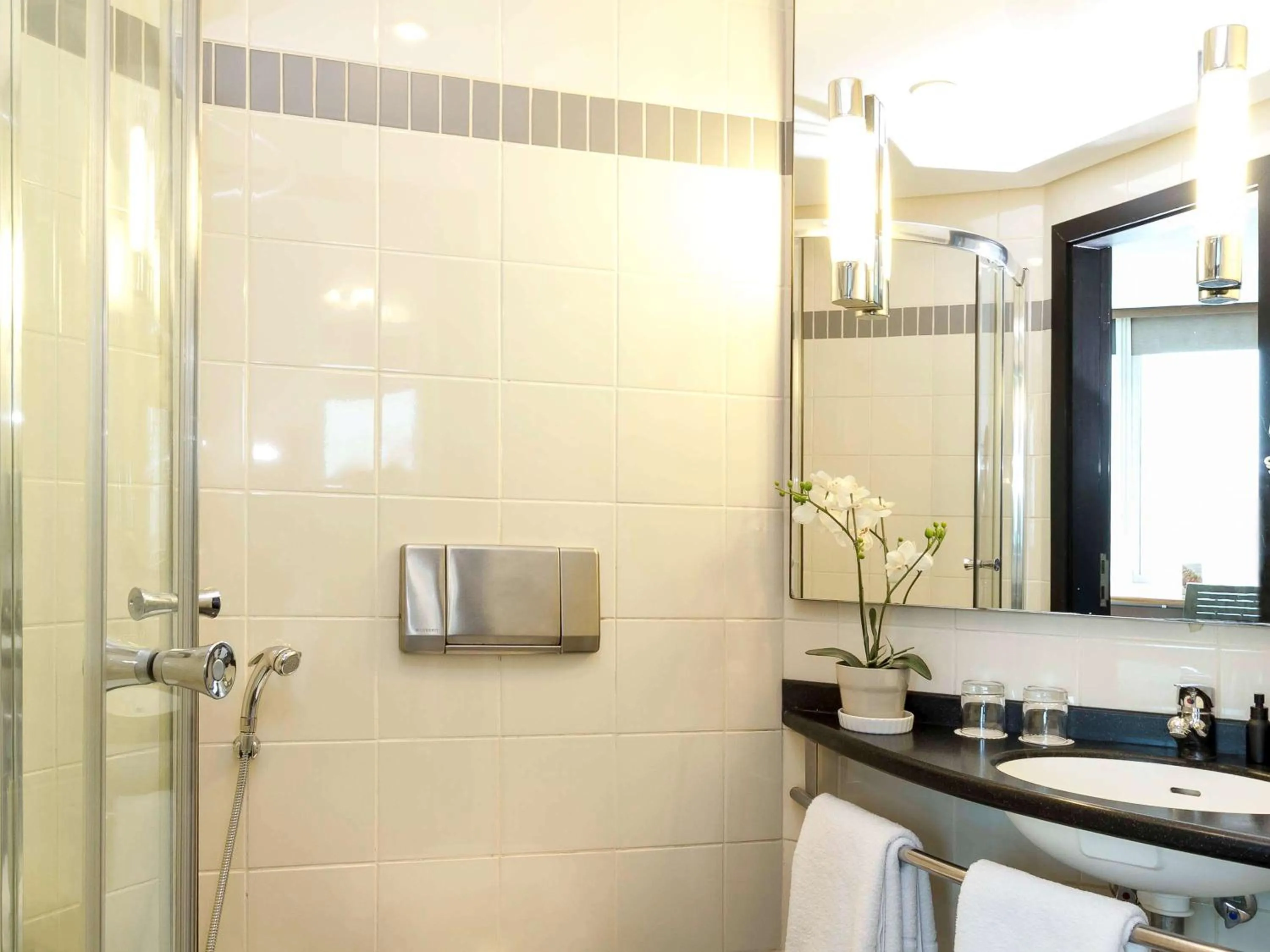 Photo of the whole room in ibis Kuwait Salmiya