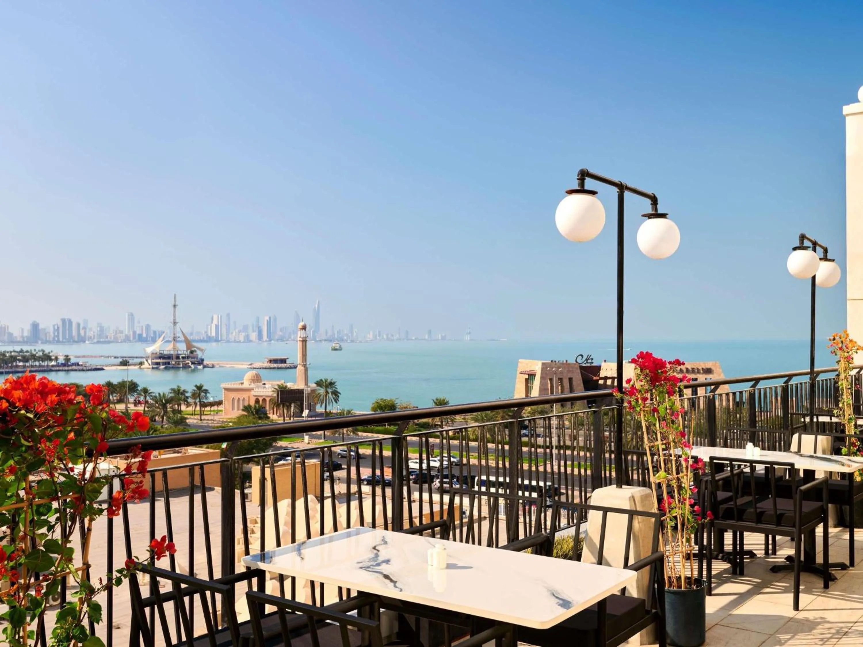 Lounge or bar in ibis Kuwait Salmiya