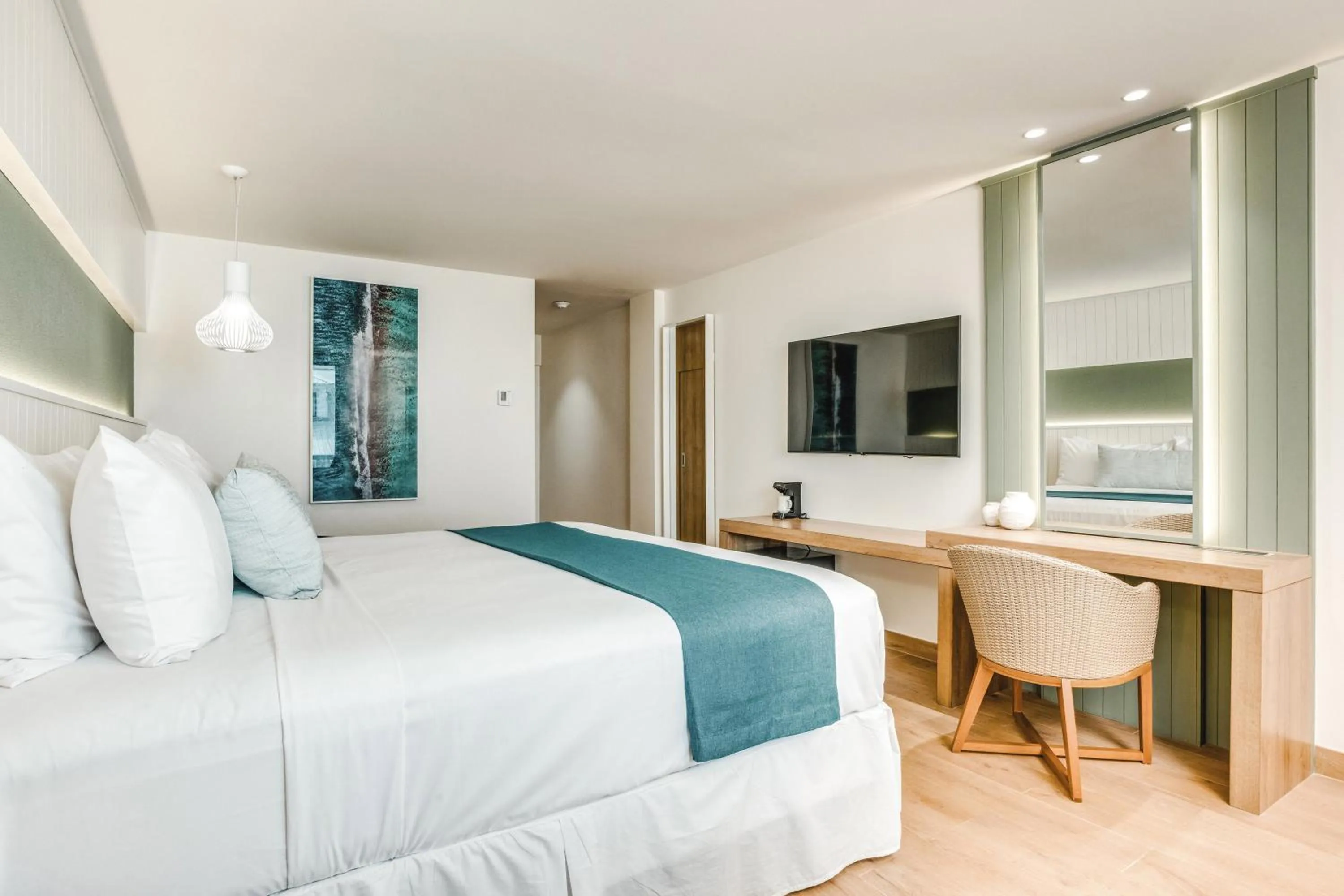 Bedroom, Bed in Fort George Hotel and Spa