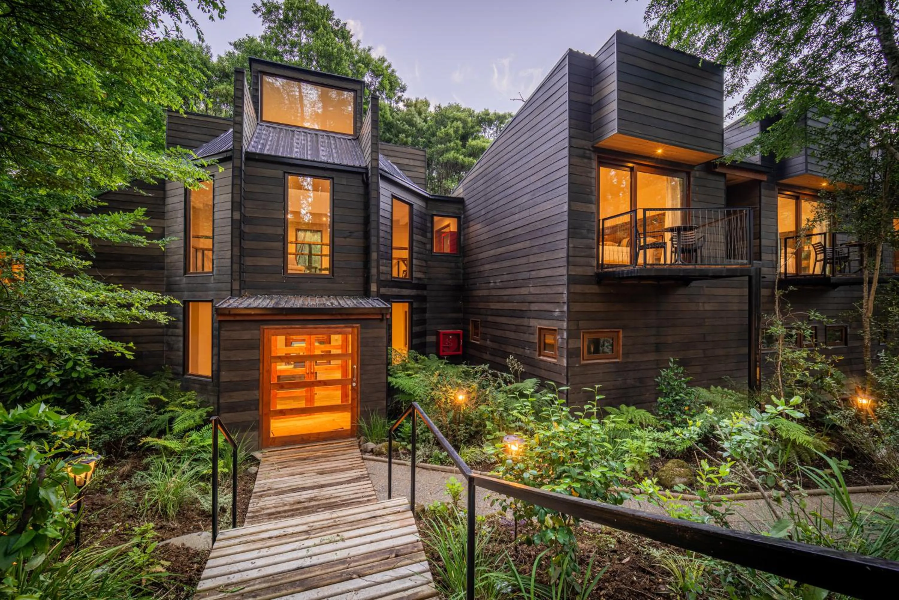 Facade/entrance in Rakau Lodge