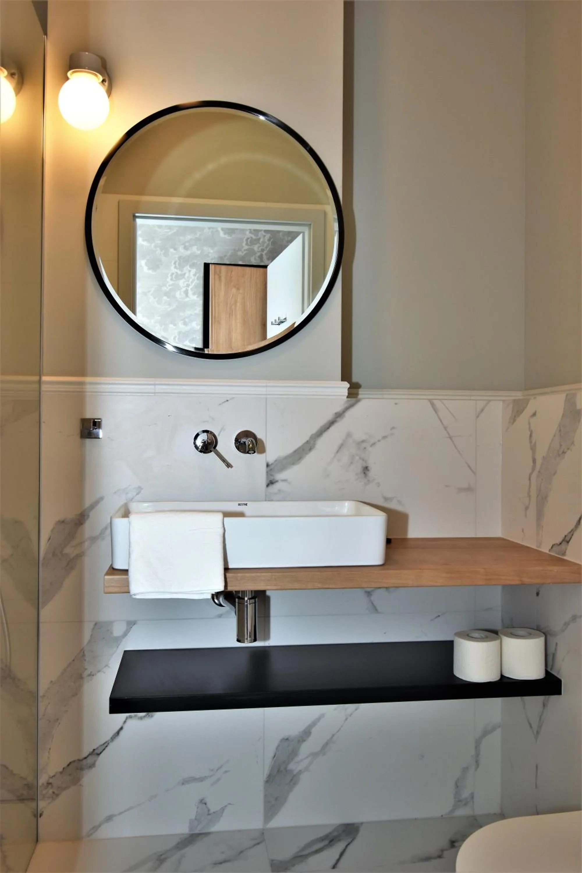 Bathroom in Patio Riverfront Aparthotel