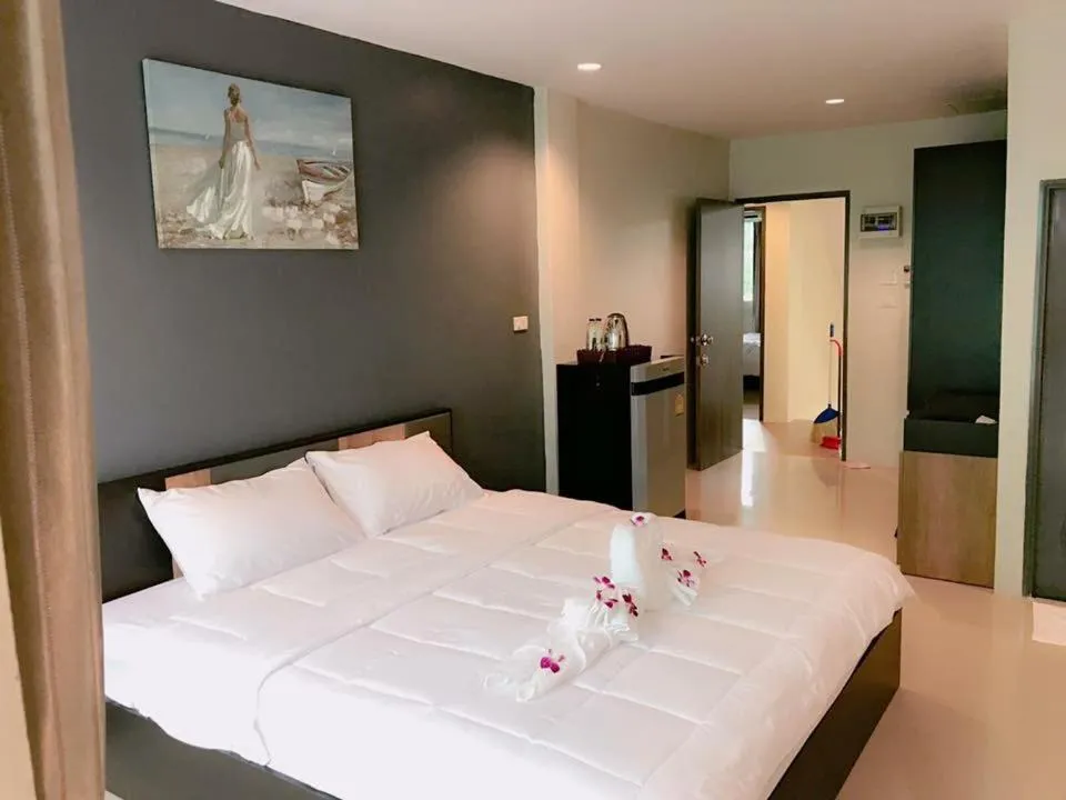 Photo of the whole room, Bed in Supachai Inn