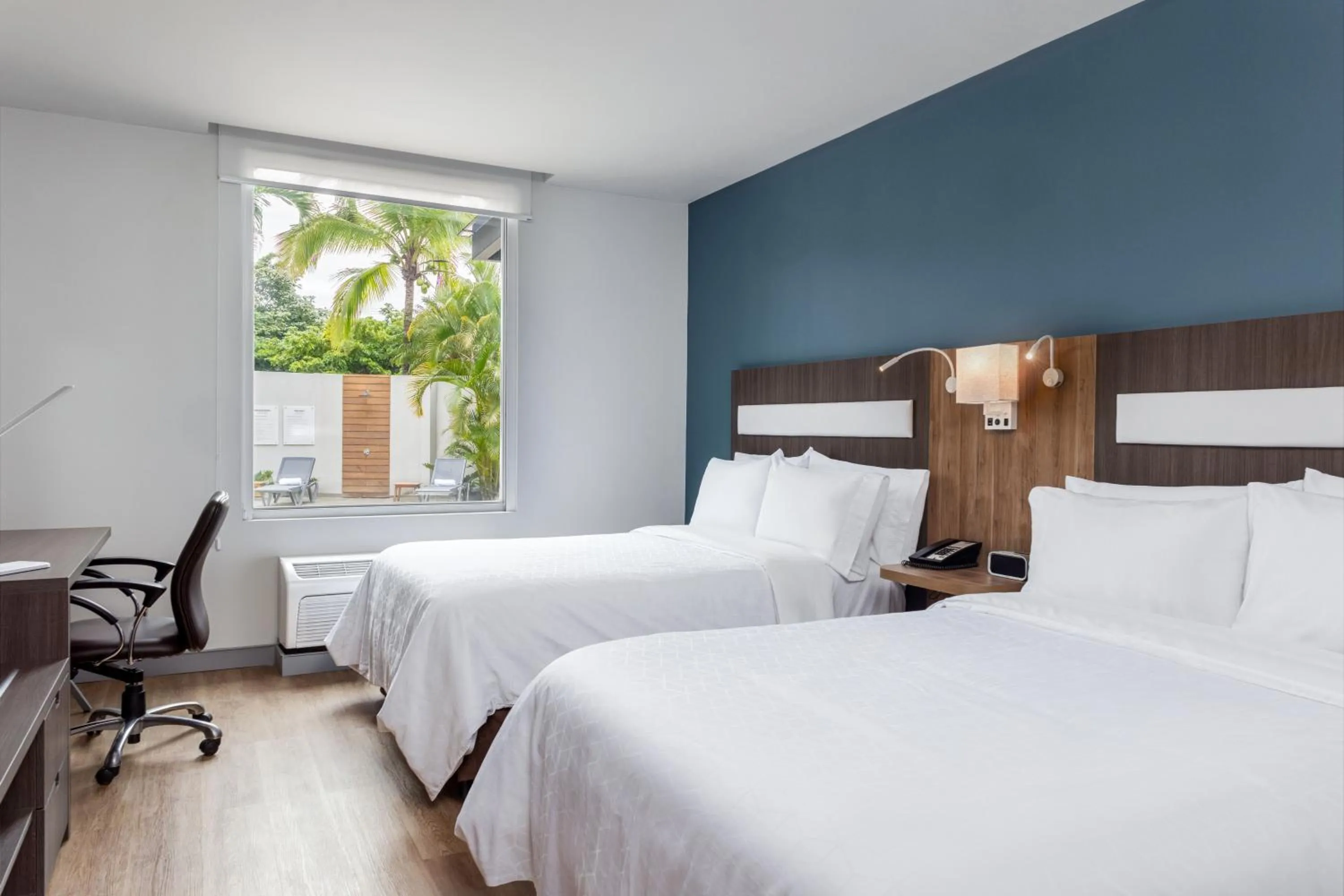 Bed in Holiday Inn Express San Jose Forum by IHG