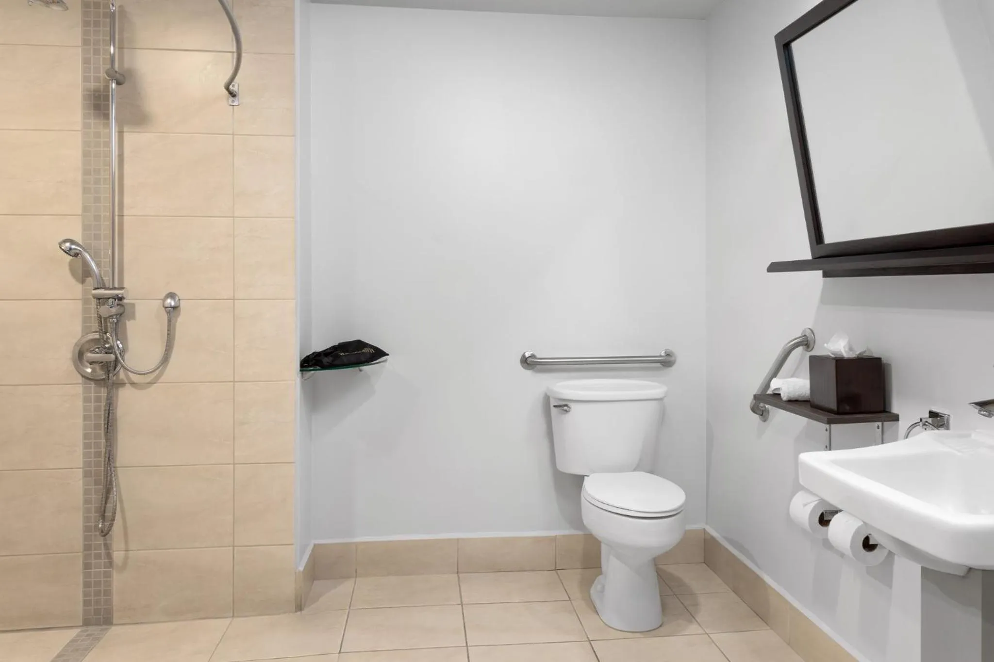 Photo of the whole room in Holiday Inn Express San Jose Forum by IHG