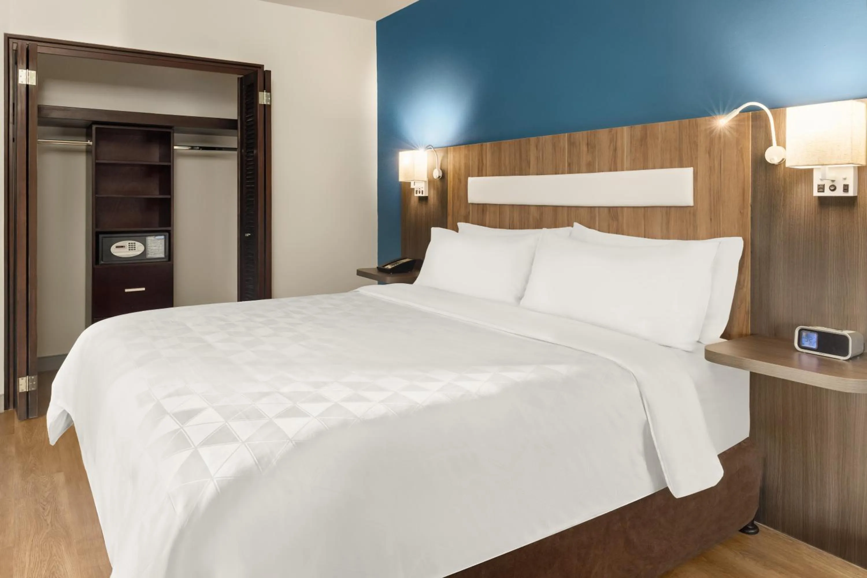 Bed in Holiday Inn Express San Jose Forum by IHG