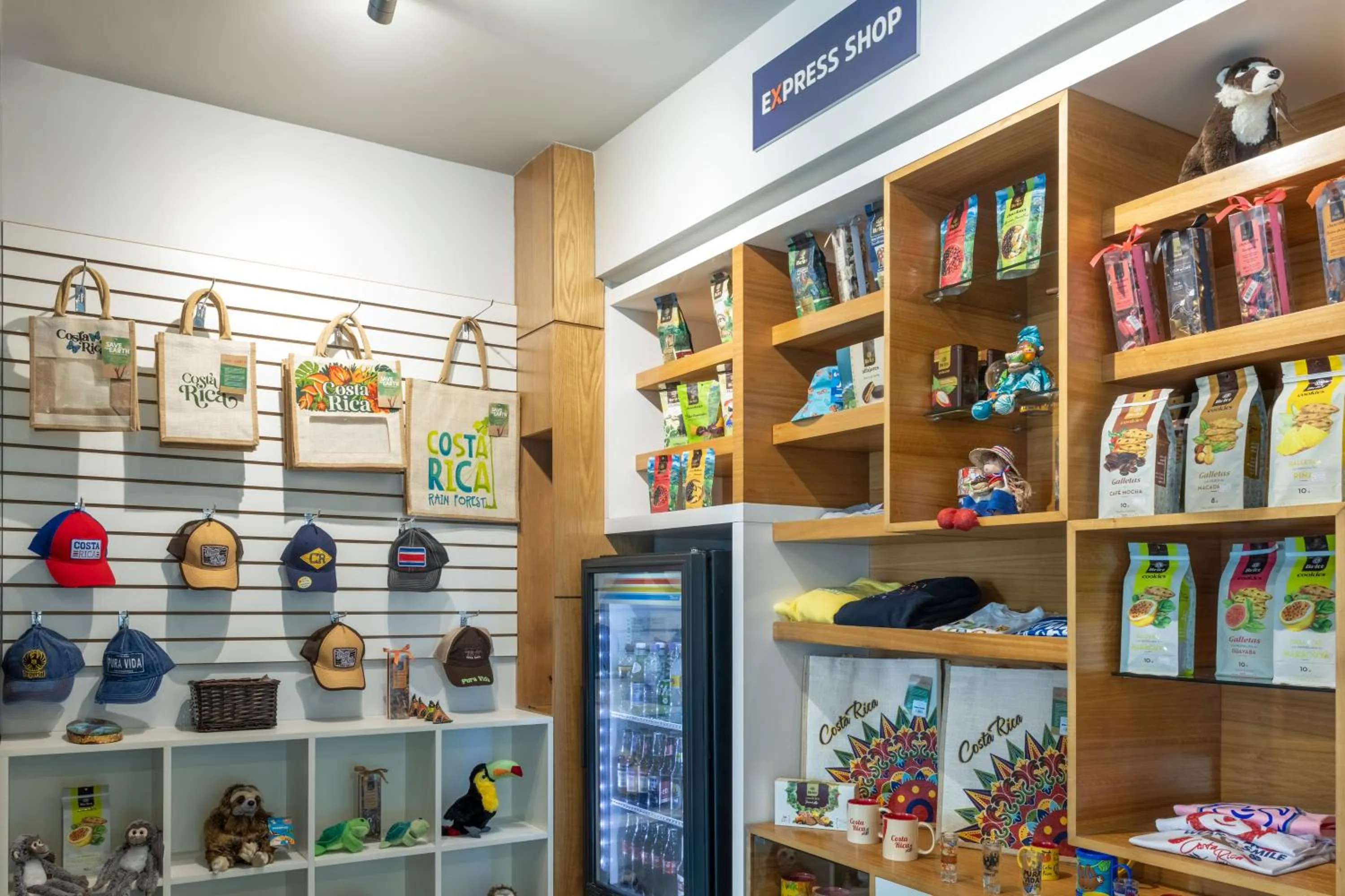 On-site shops in Holiday Inn Express San Jose Forum by IHG