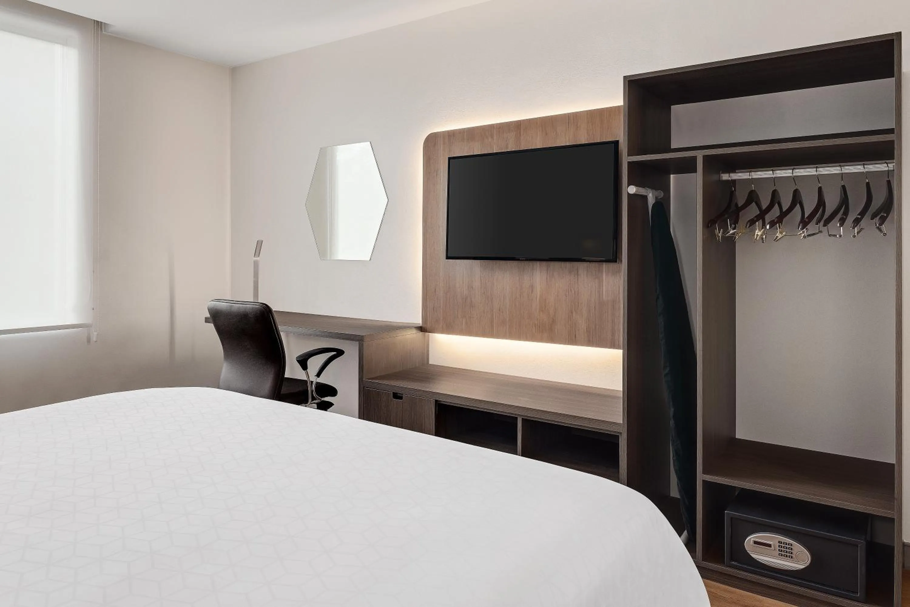 Bed in Holiday Inn Express San Jose Forum by IHG