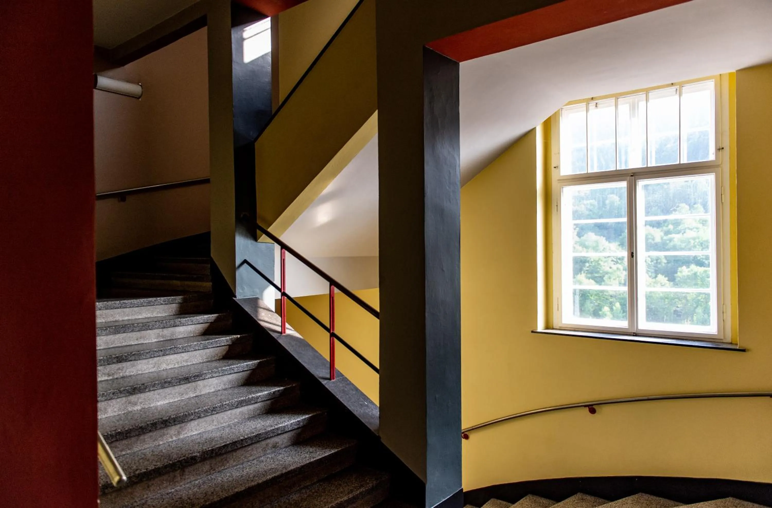 Facade/entrance in Haus des Volkes - Das Bauhaushotel