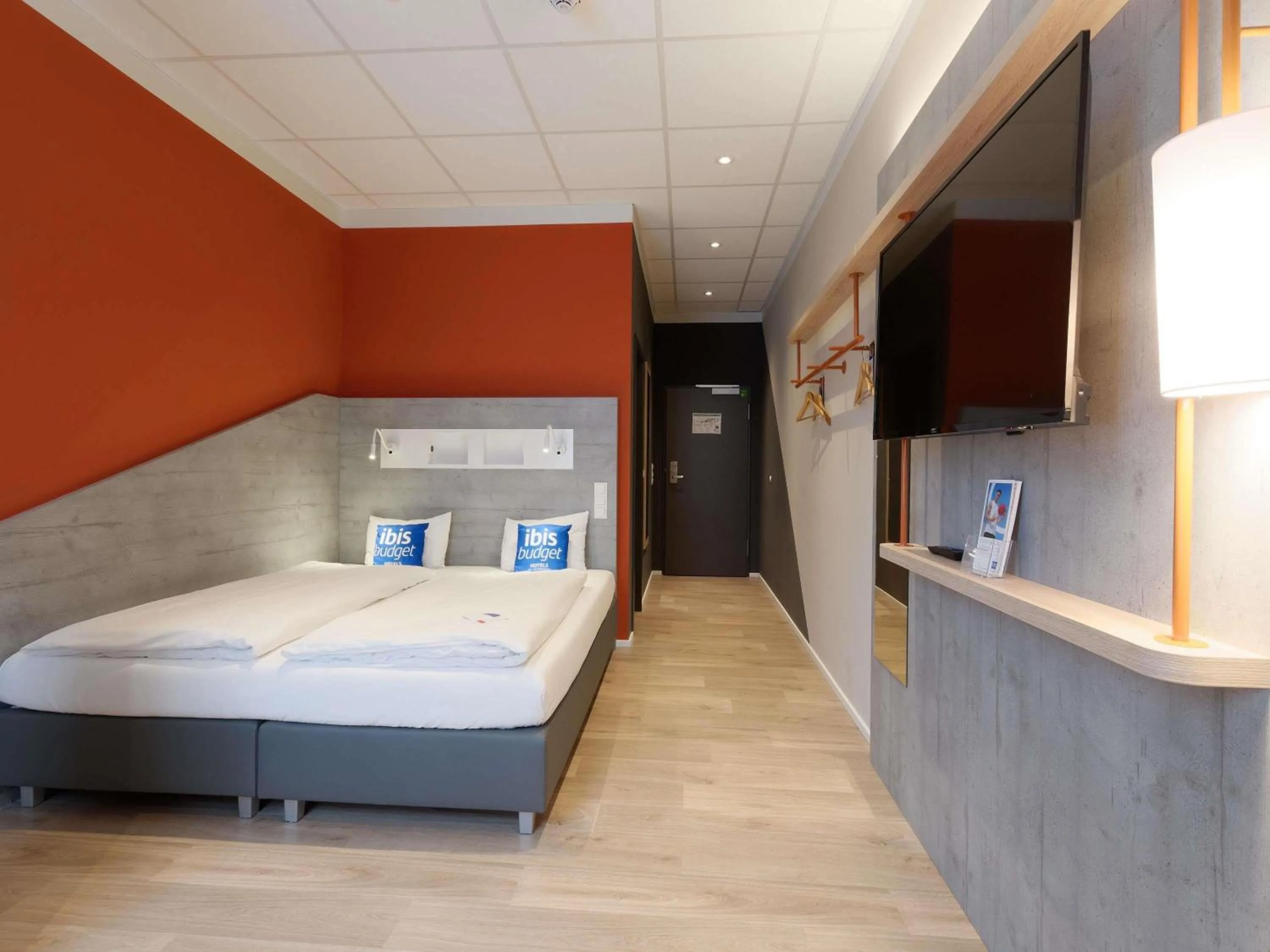 Bedroom, Bed in ibis budget Hotel BONN SÜD Königswinter