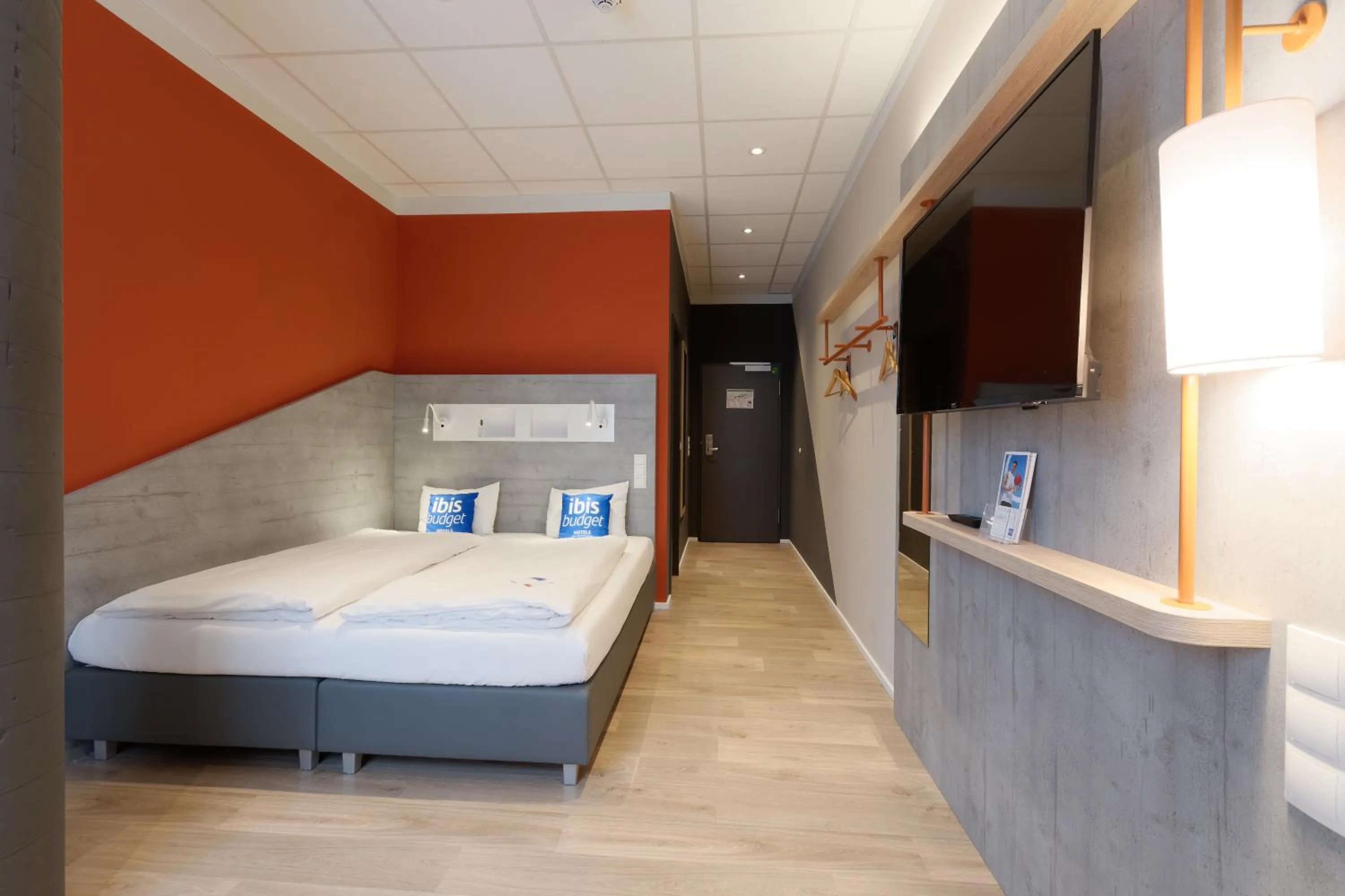 Photo of the whole room, Bed in ibis budget Hotel BONN SÜD Königswinter