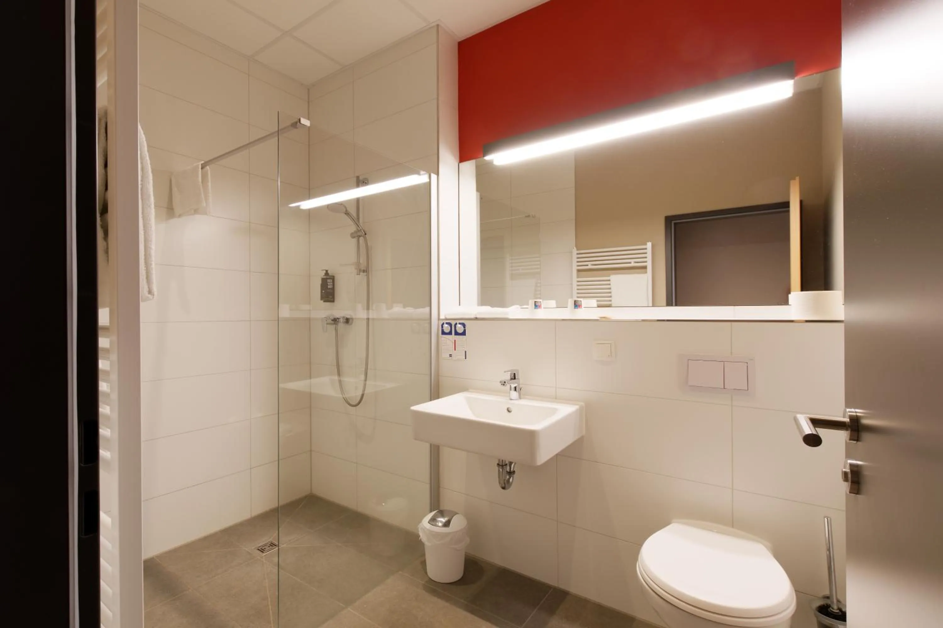 Bathroom in ibis budget Hotel BONN SÜD Königswinter