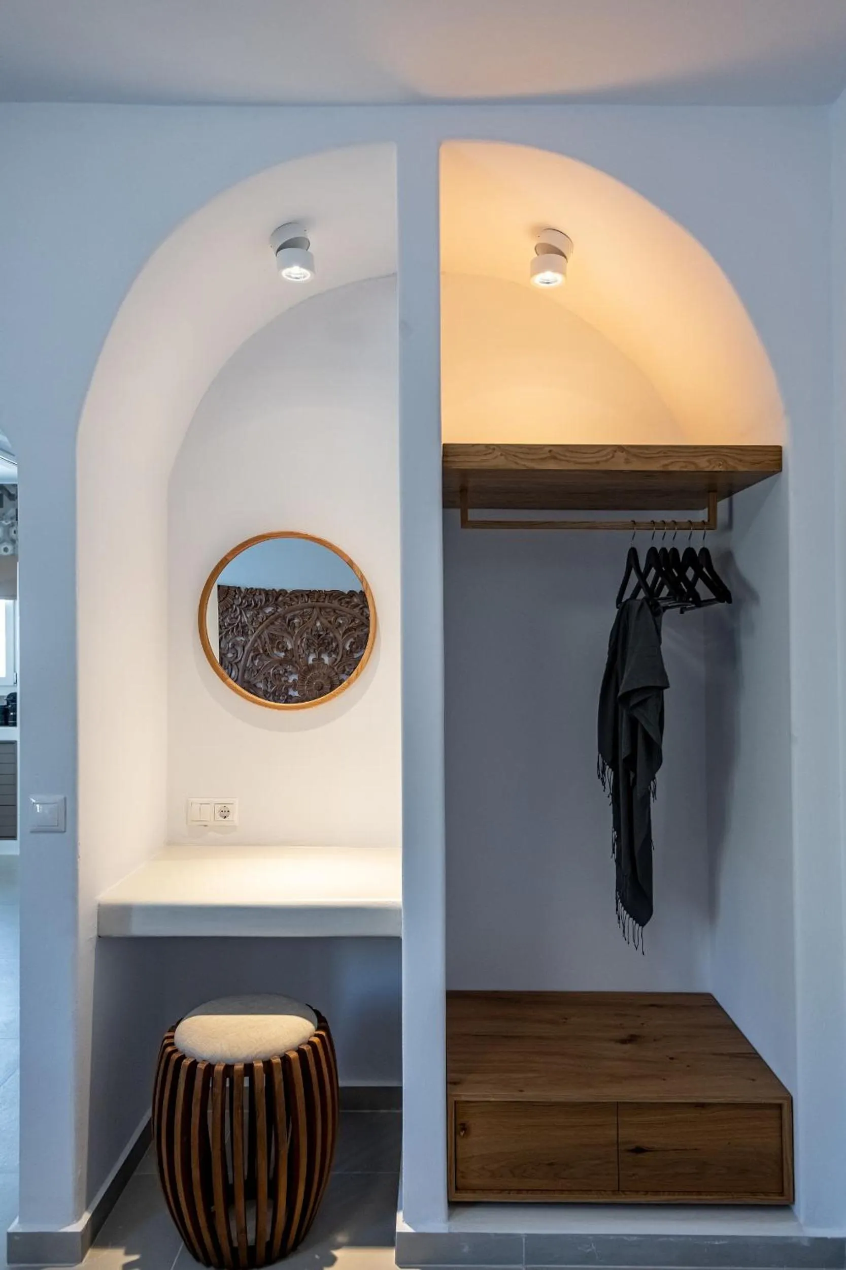 wardrobe in Remezzo Bayfront Suites