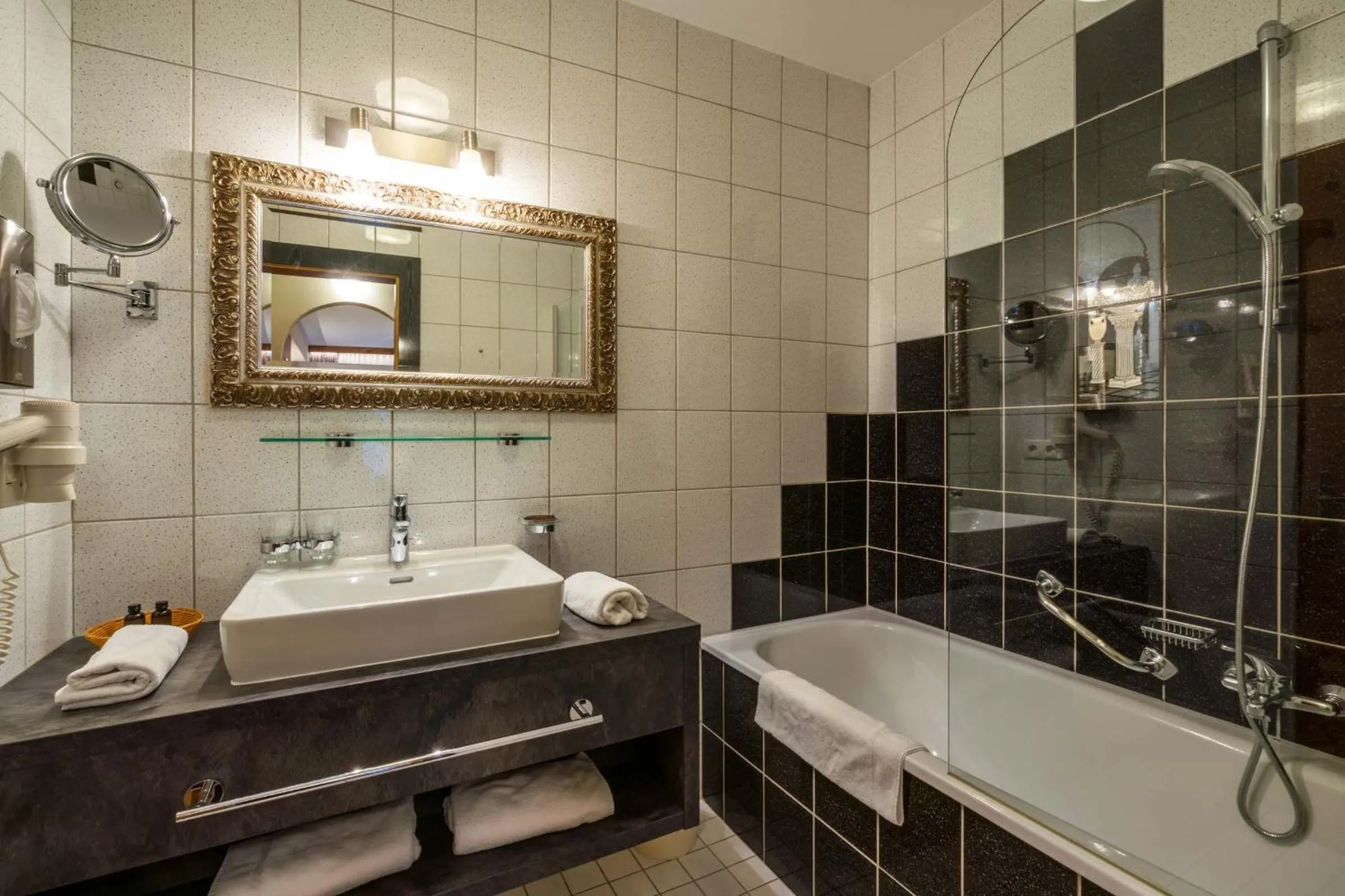 Photo of the whole room in derNeuwirt