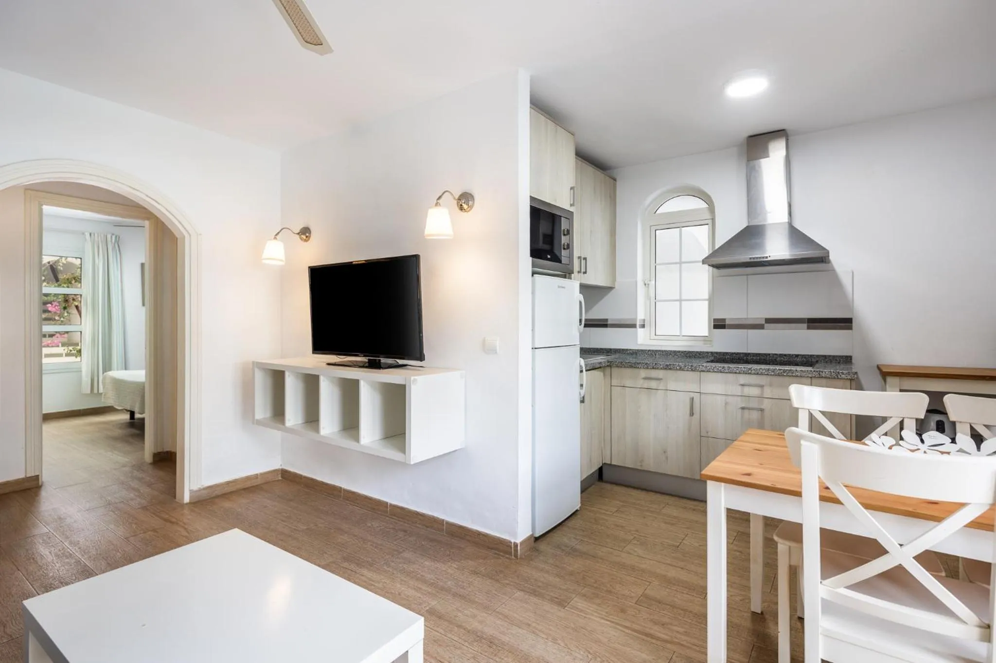 Kitchen or kitchenette, Dining Area in La Venecia de Canarias