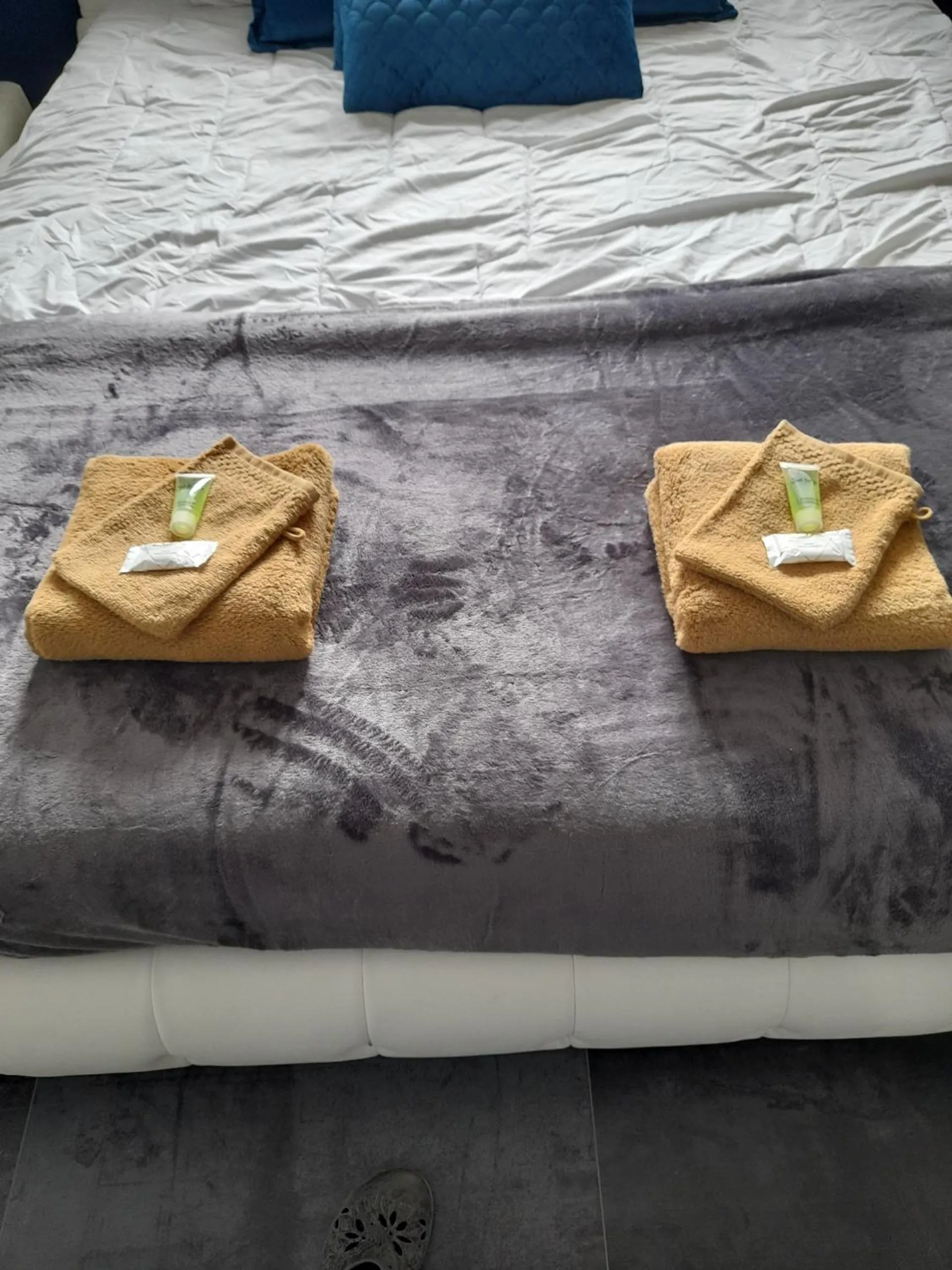 Bedroom, Bed in Chambres 2 caps