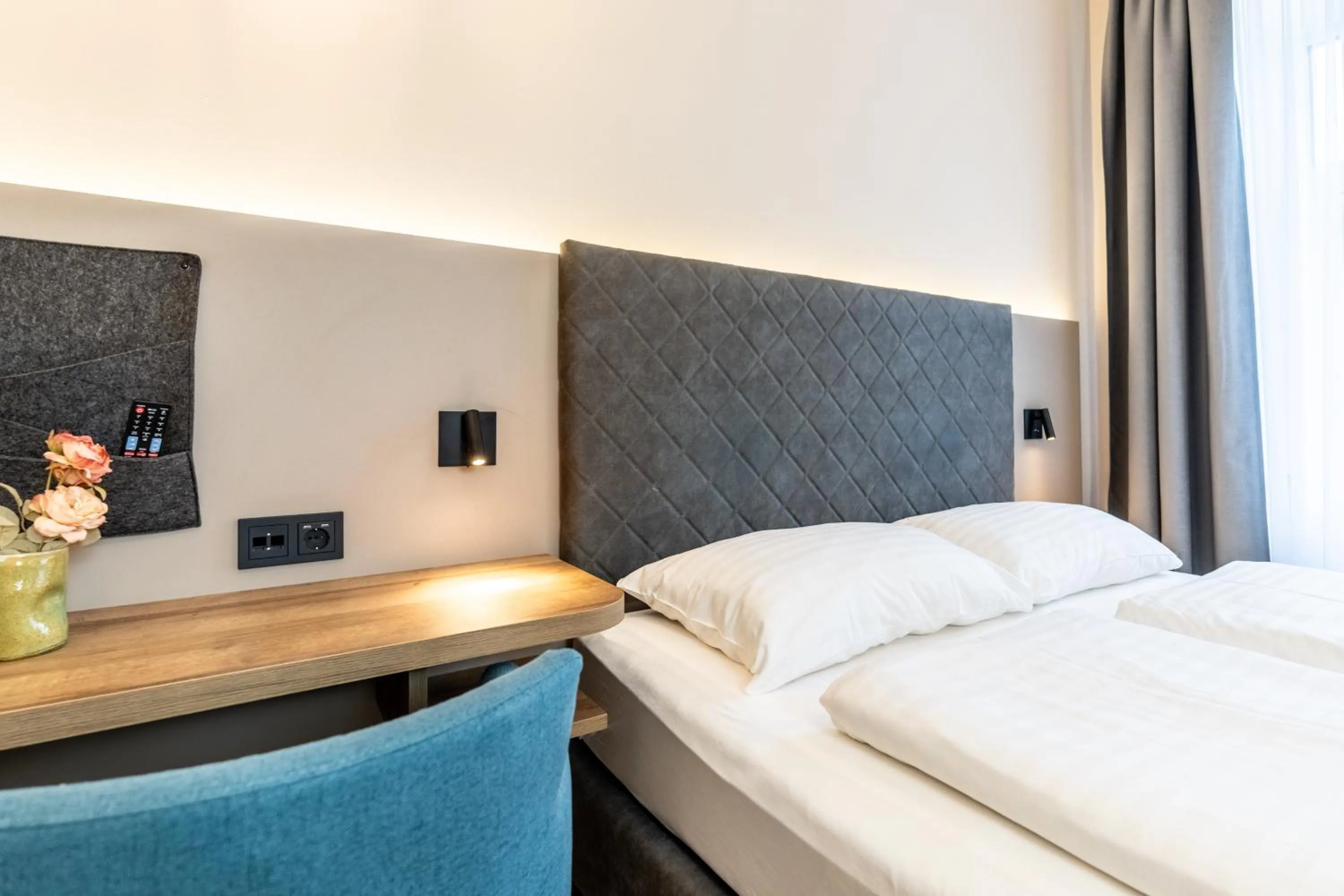 Photo of the whole room, Bed in Das Jedermann Boutiquehotel mit Stadtgarten