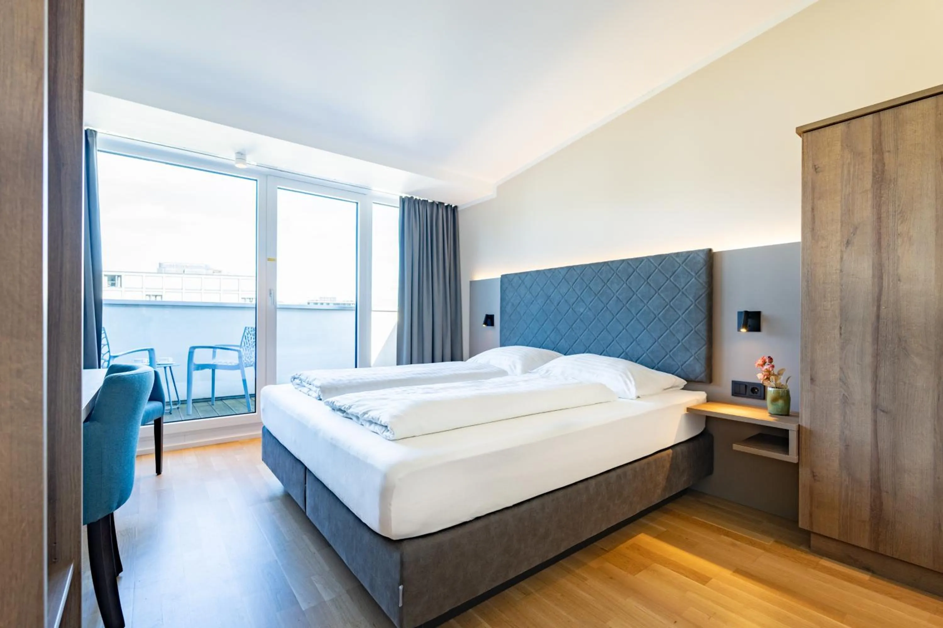 Balcony/Terrace, Bed in Das Jedermann Boutiquehotel mit Stadtgarten