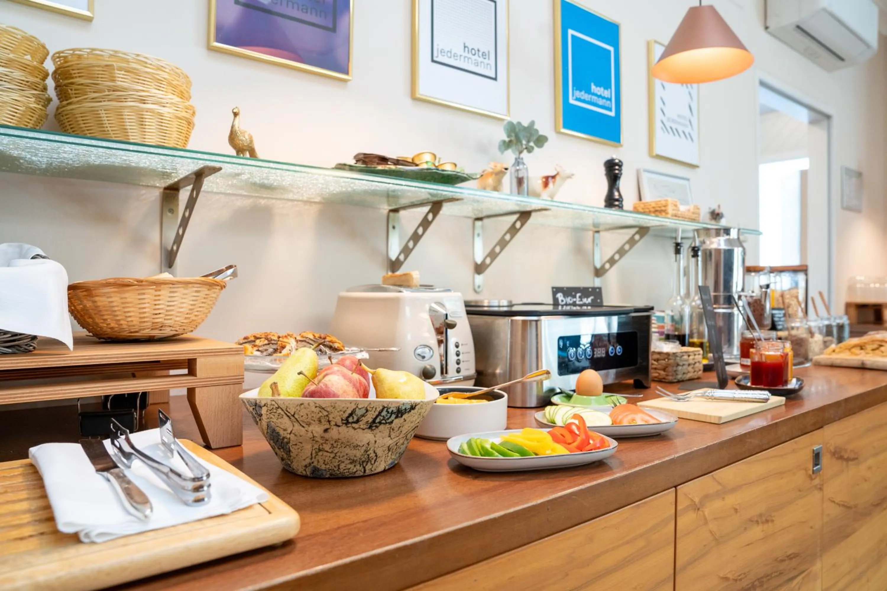 Buffet breakfast in Das Jedermann Boutiquehotel mit Stadtgarten