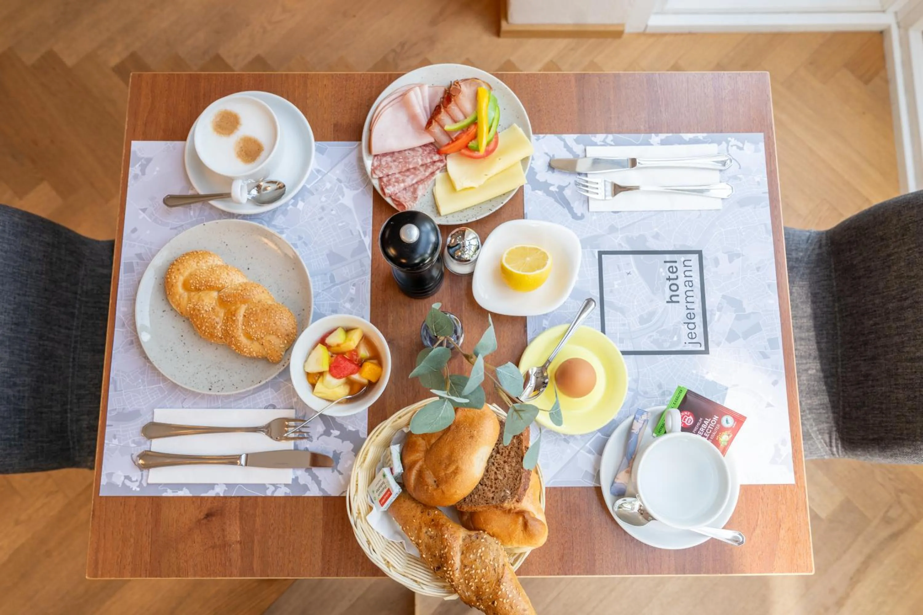 Breakfast in Das Jedermann Boutiquehotel mit Stadtgarten