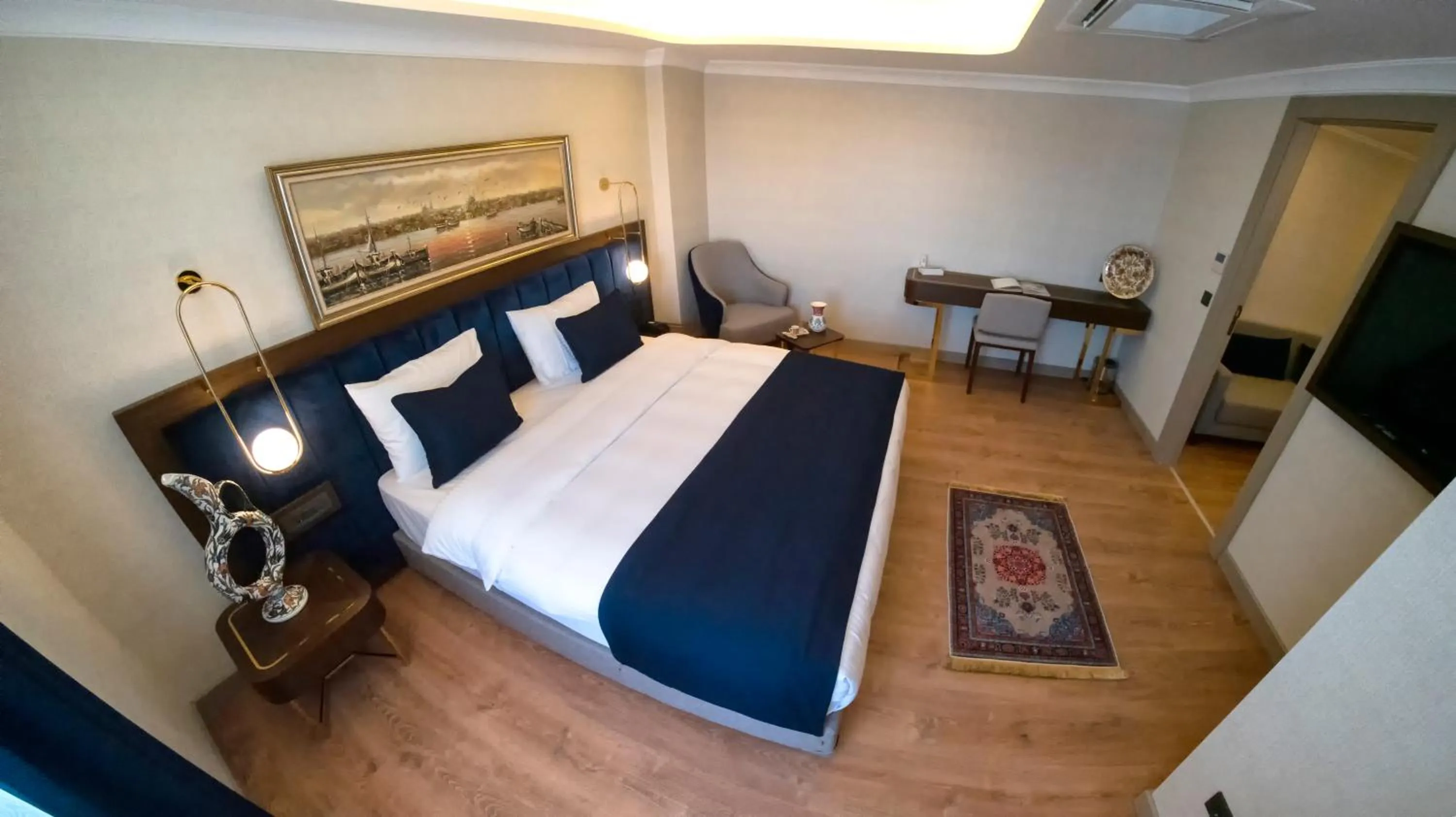 Photo of the whole room, Bed in Nevi Hotel & Suites Istanbul Taksim