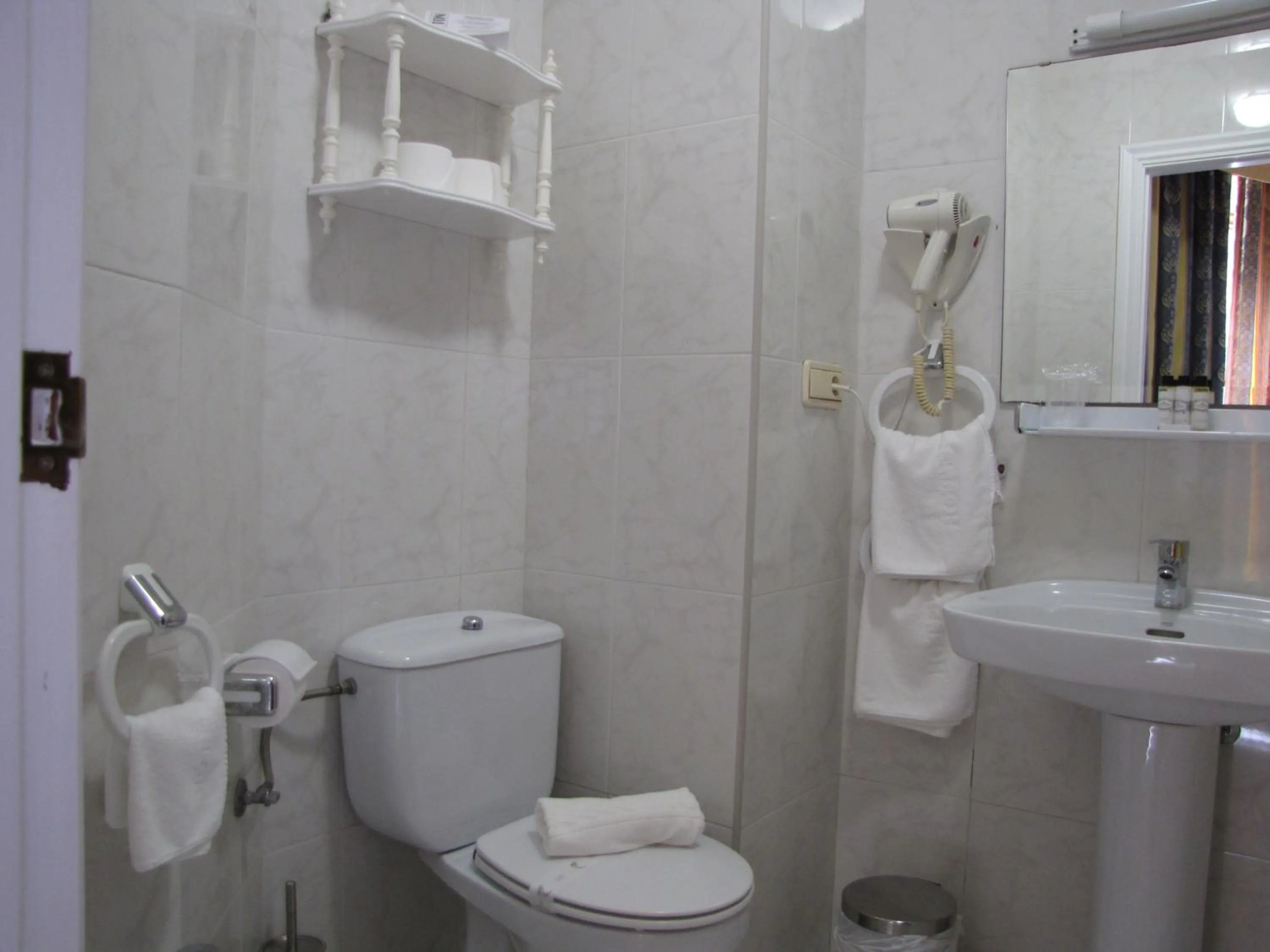 Bathroom in Hotel Ton