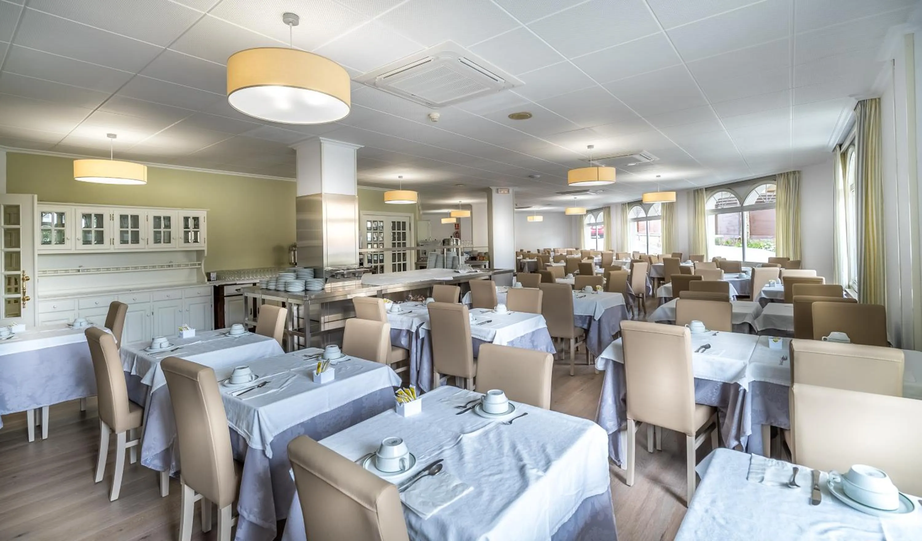 Restaurant/places to eat in Hotel Ton