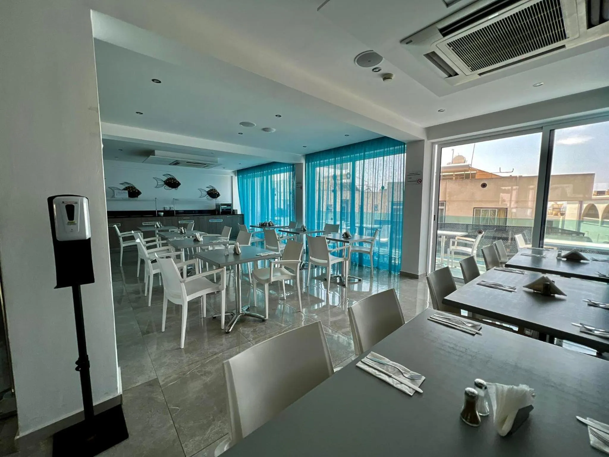 Restaurant/places to eat in Sunny Blue Hotel