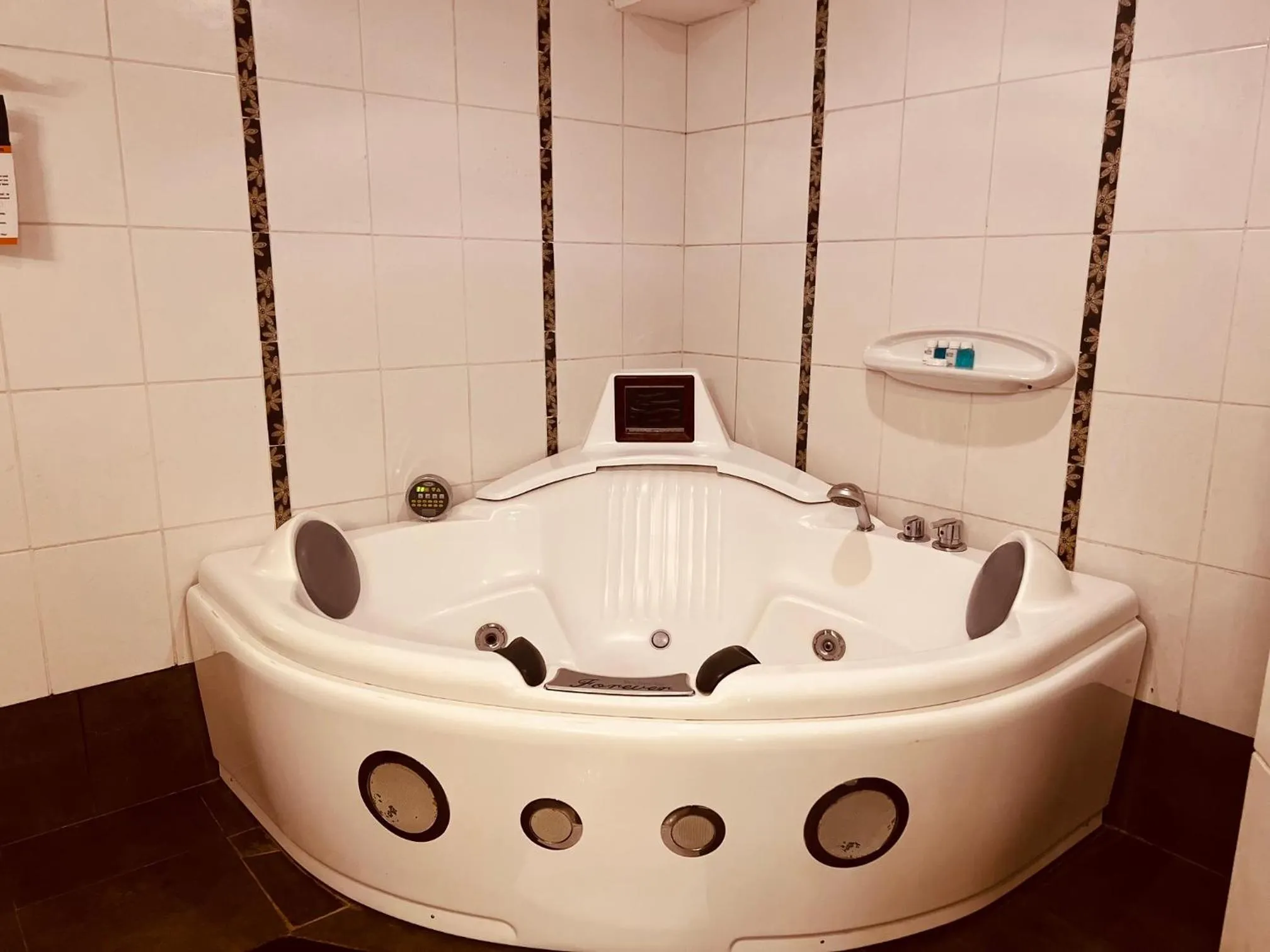 Hot Tub in Inter Luxury Hotel