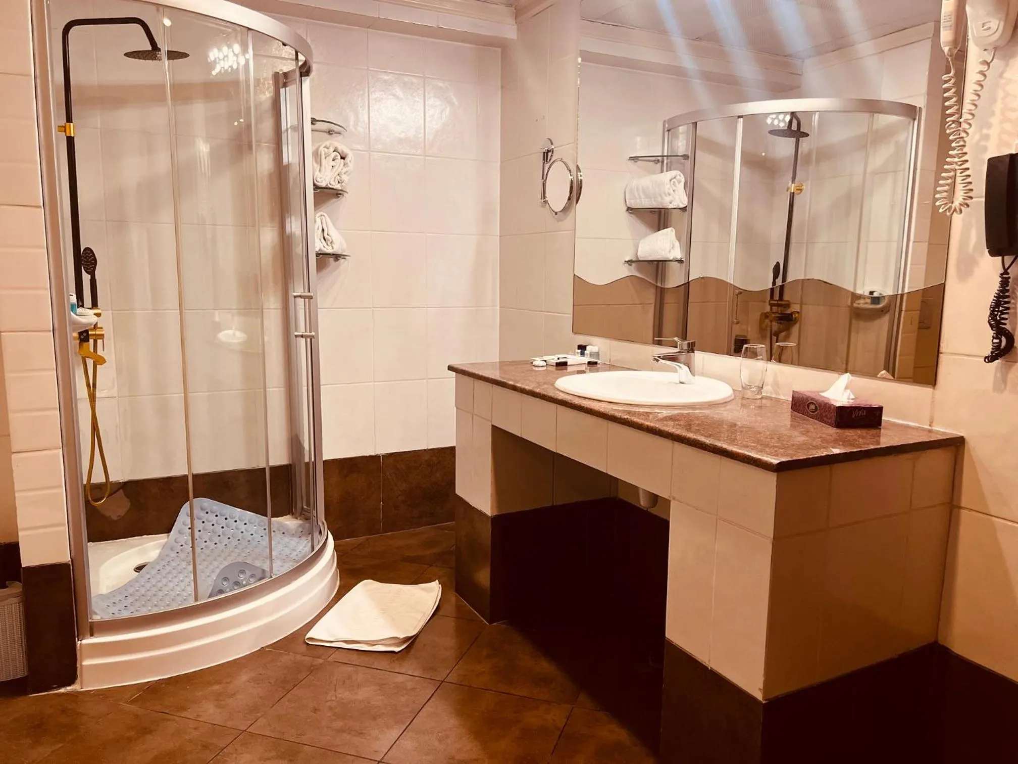 Shower in Inter Luxury Hotel