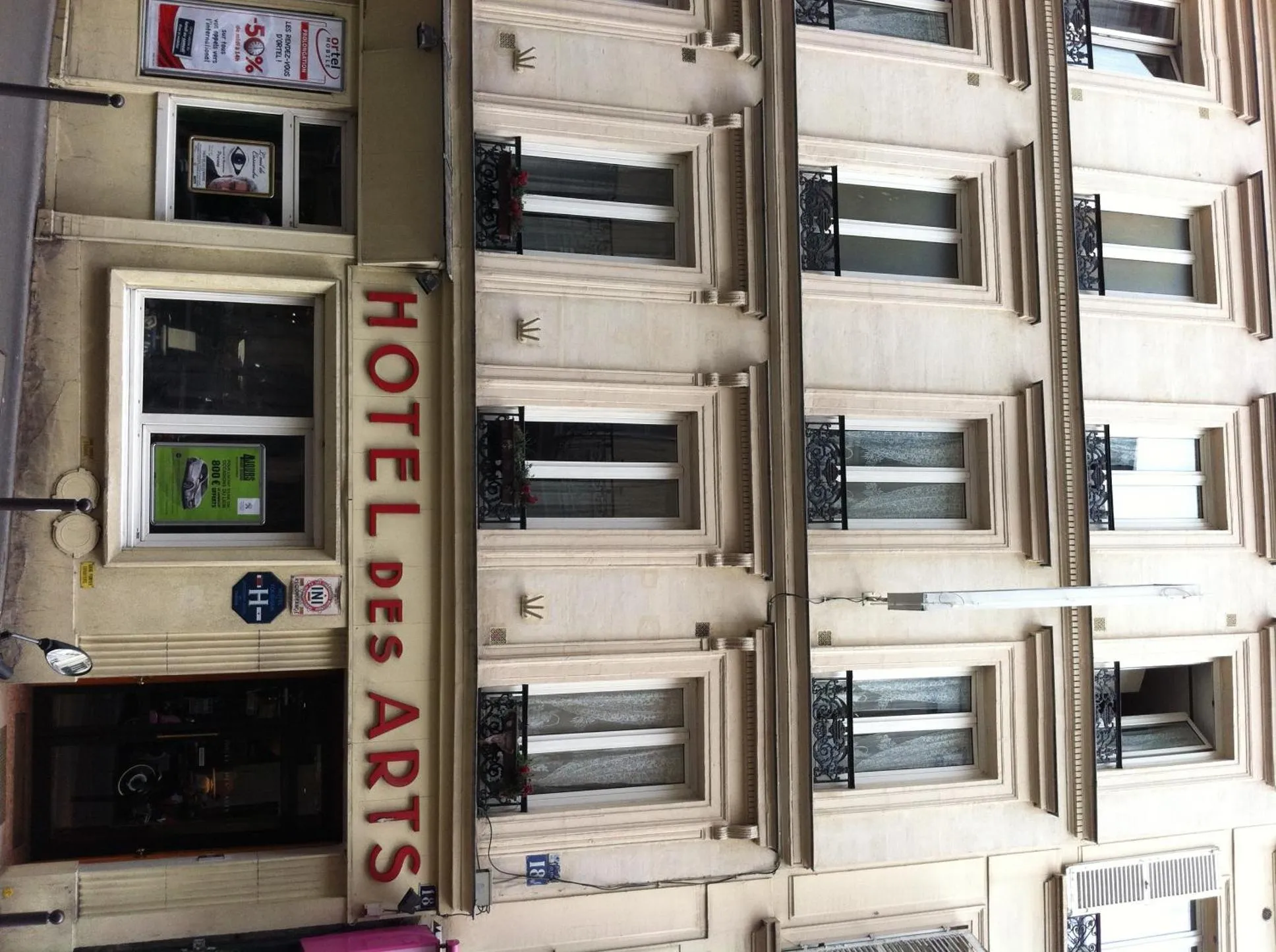 Facade/entrance in Hotel Des Arts