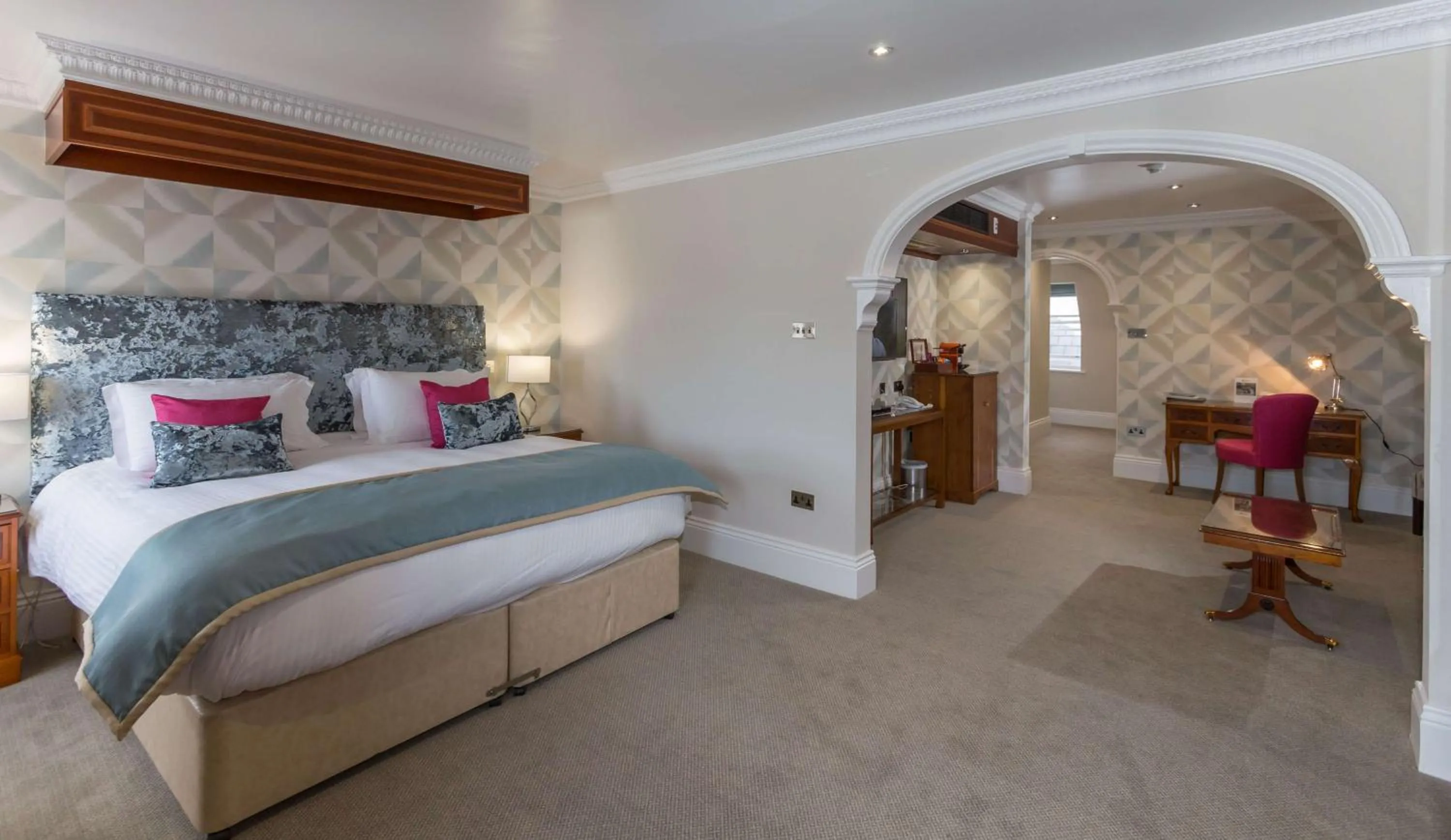 Photo of the whole room, Bed in Best Western Moores Central Hotel