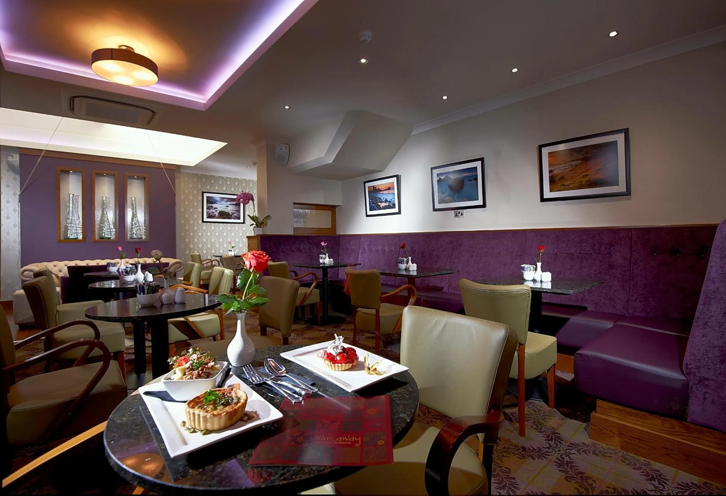 Restaurant/places to eat in Best Western Moores Central Hotel