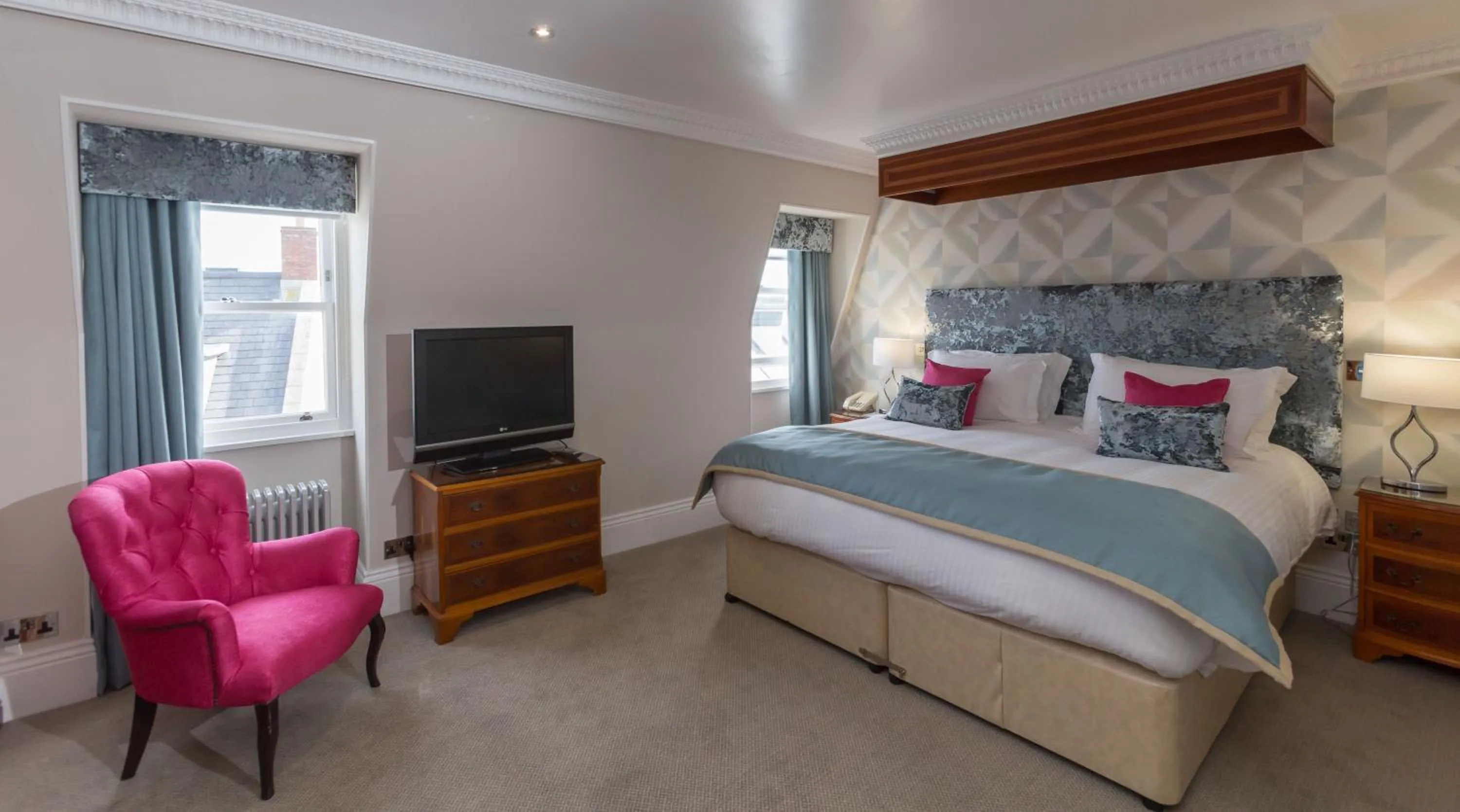 Bed in Best Western Moores Central Hotel