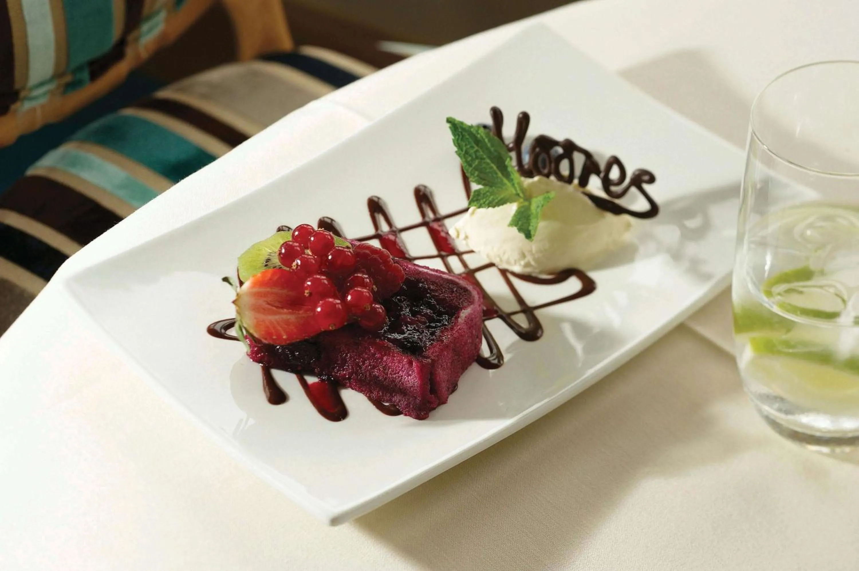 Restaurant/places to eat in Best Western Moores Central Hotel