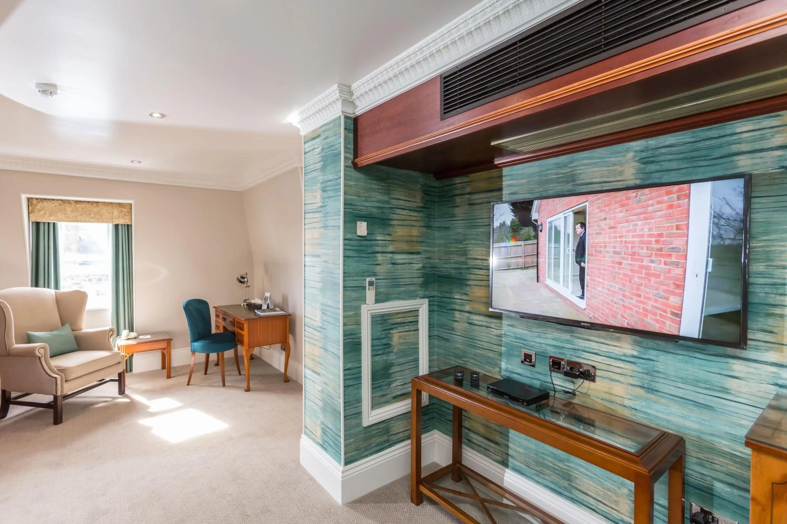 Seating area in Best Western Moores Central Hotel