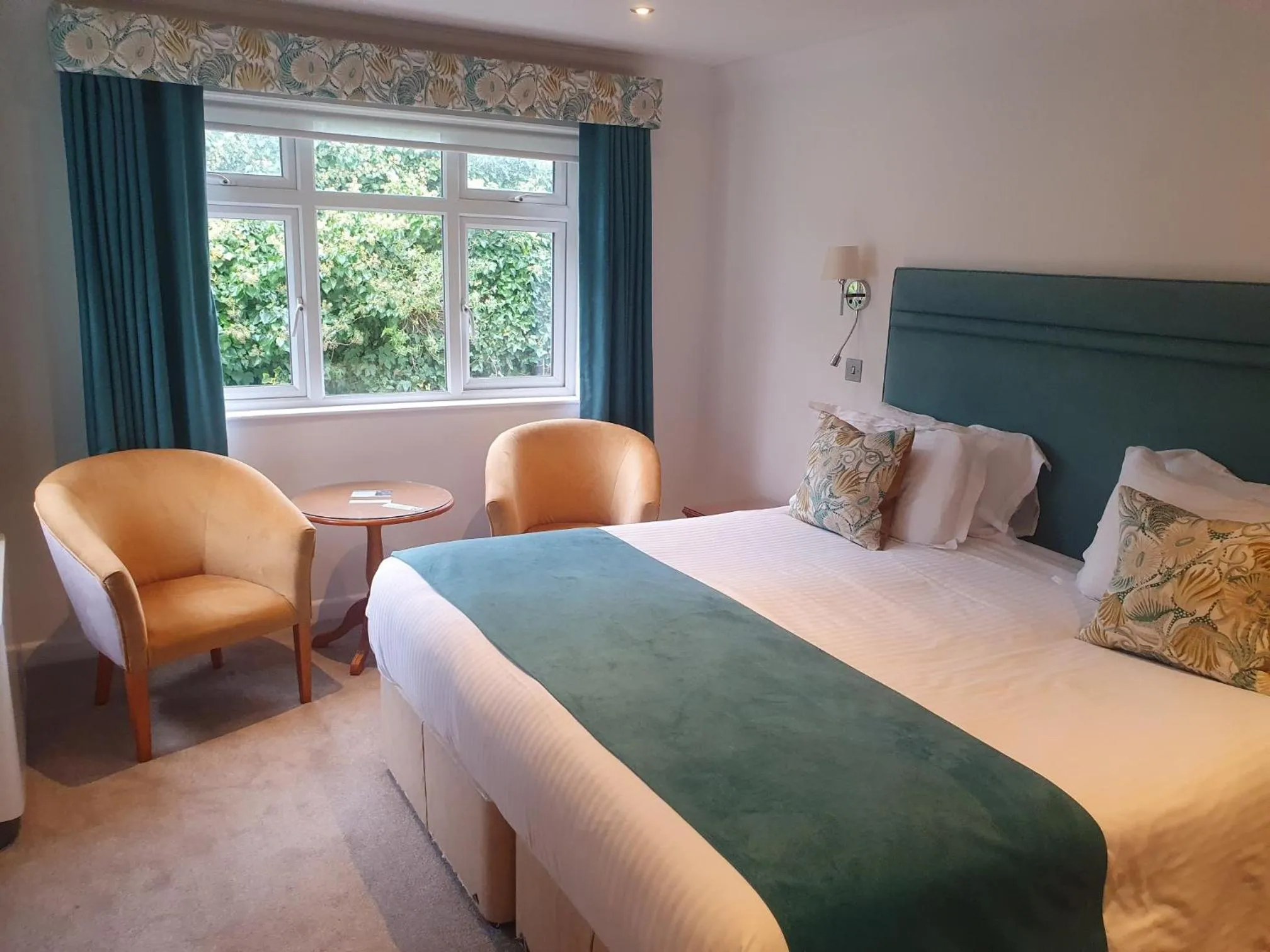 Bed in Best Western Moores Central Hotel