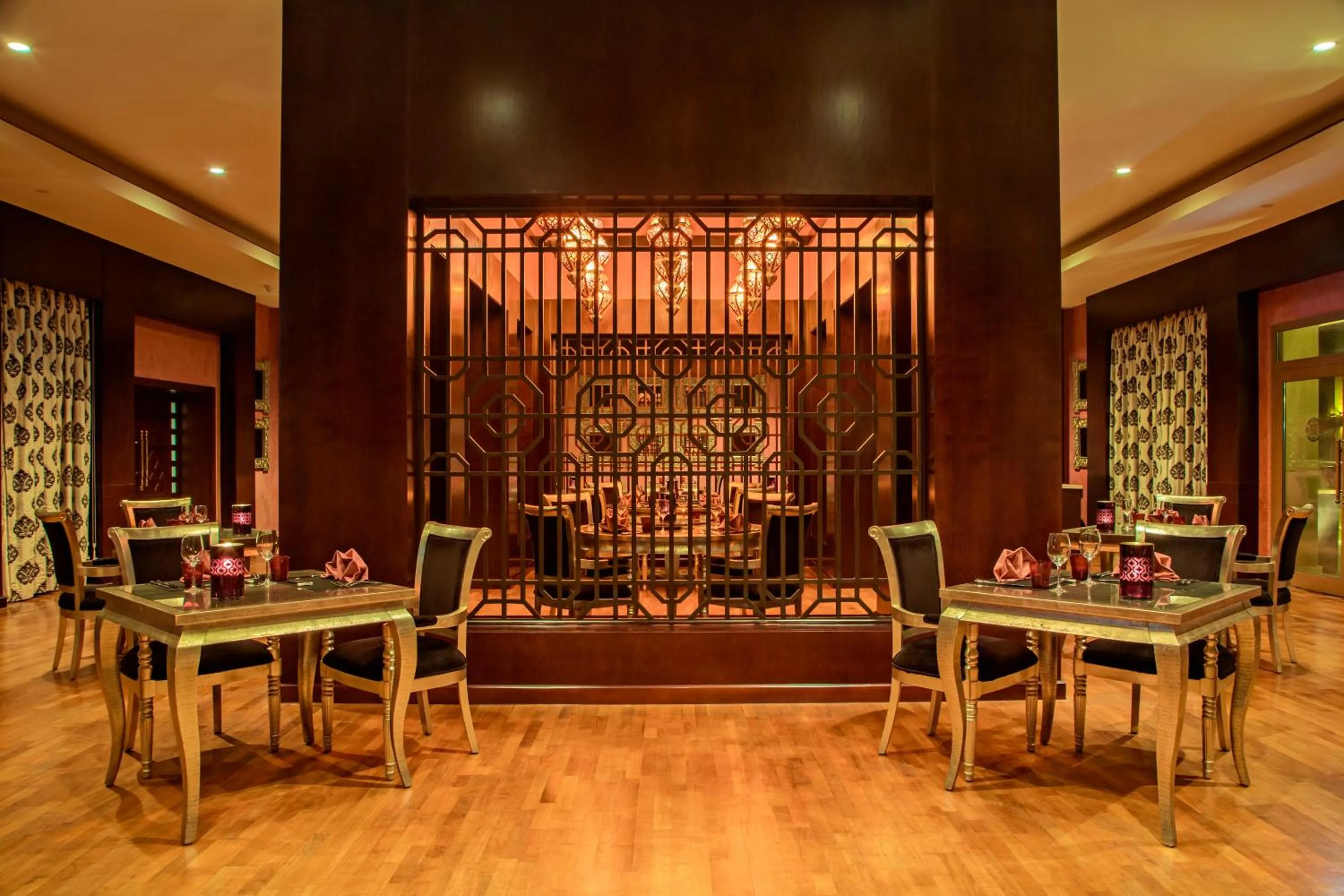 Restaurant/places to eat in Miramar Al Aqah Beach Resort