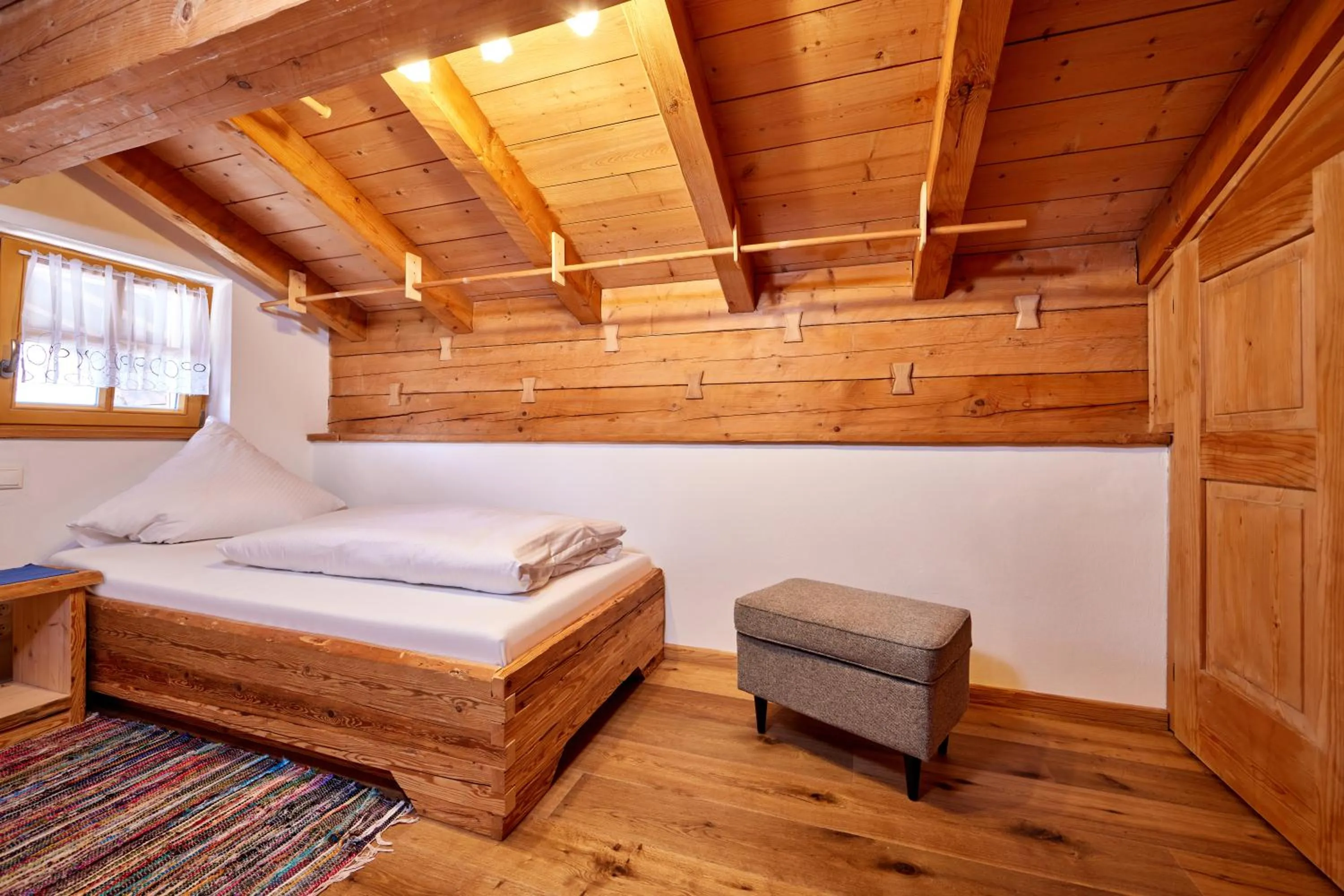 Bed in Appartements Gasthof Schleifmühle Unterammergau