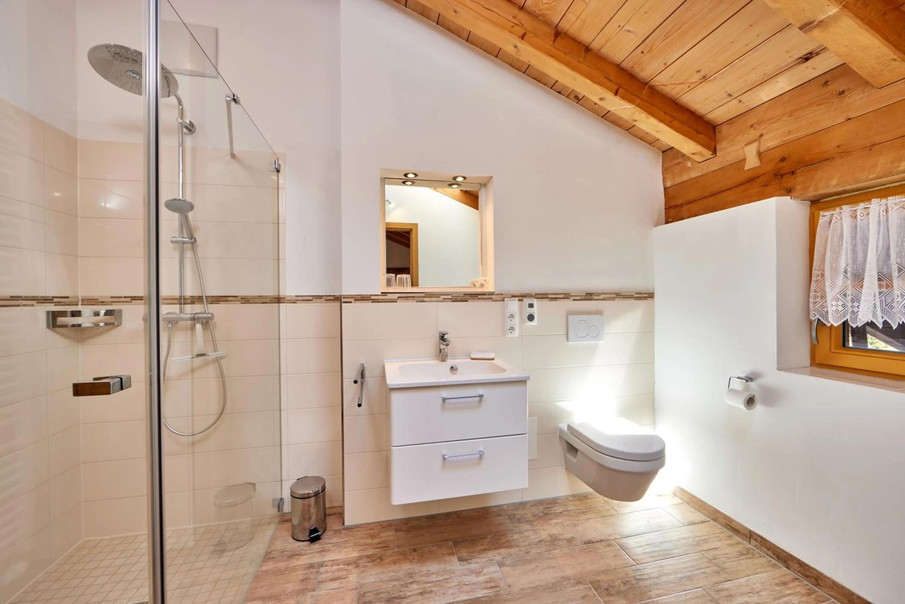 Shower in Appartements Gasthof Schleifmühle Unterammergau