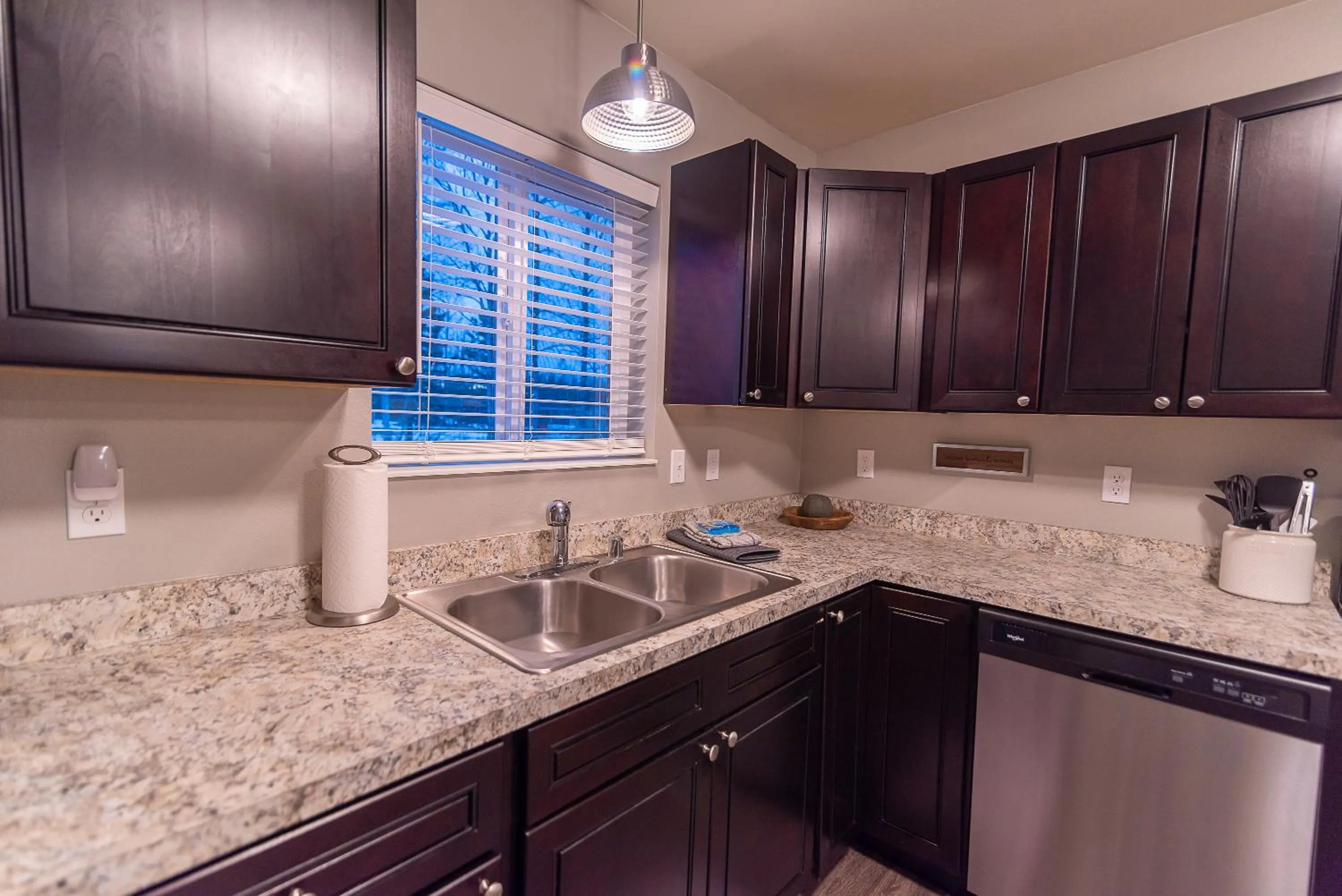 Kitchen or kitchenette in Susitna Suites