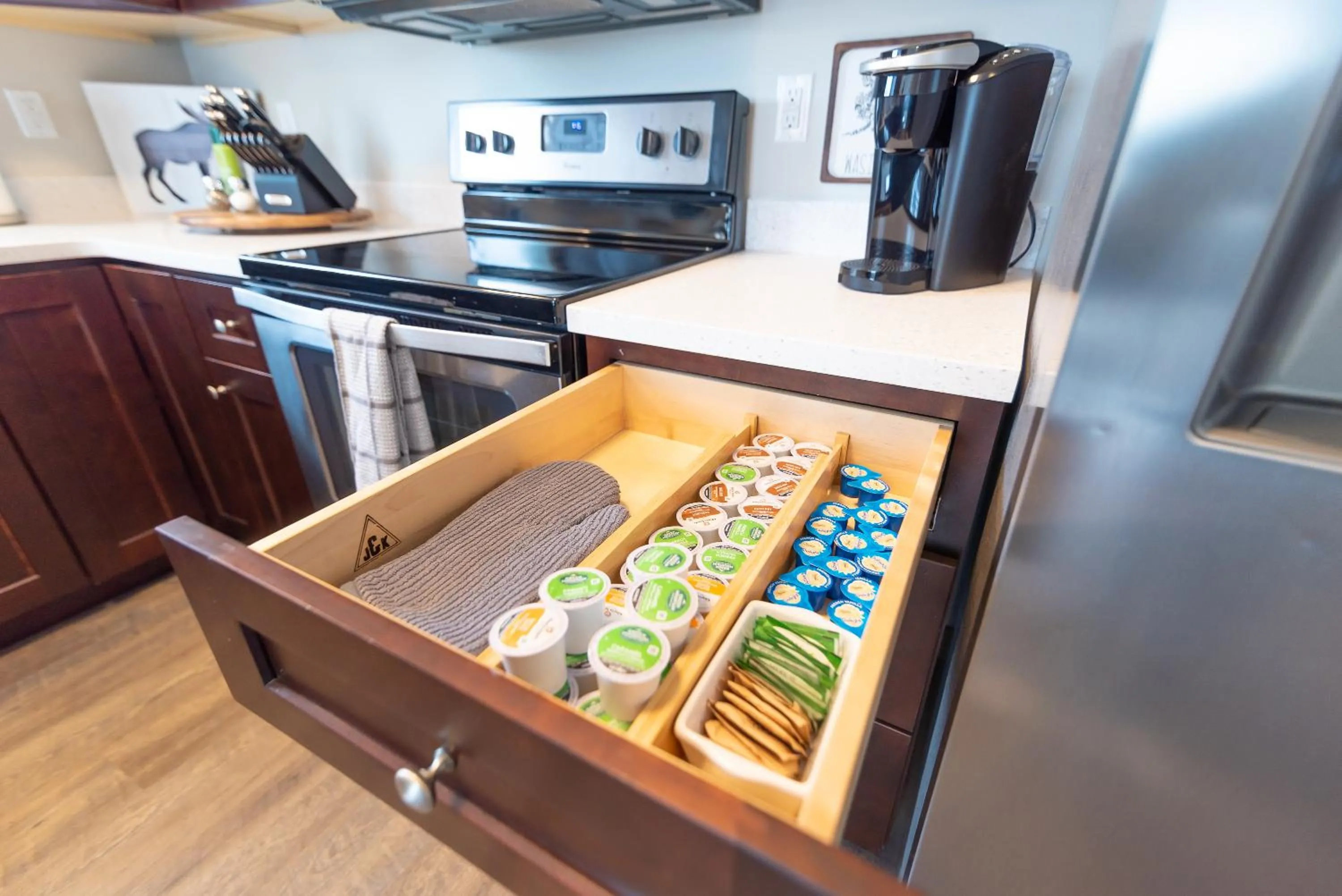 Coffee/tea facilities in Susitna Suites