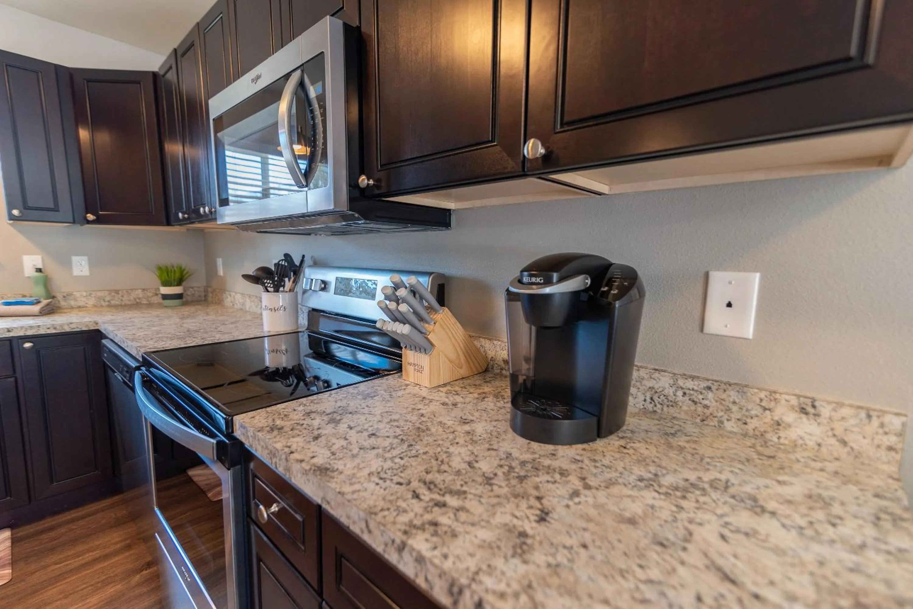 Coffee/tea facilities in Susitna Suites